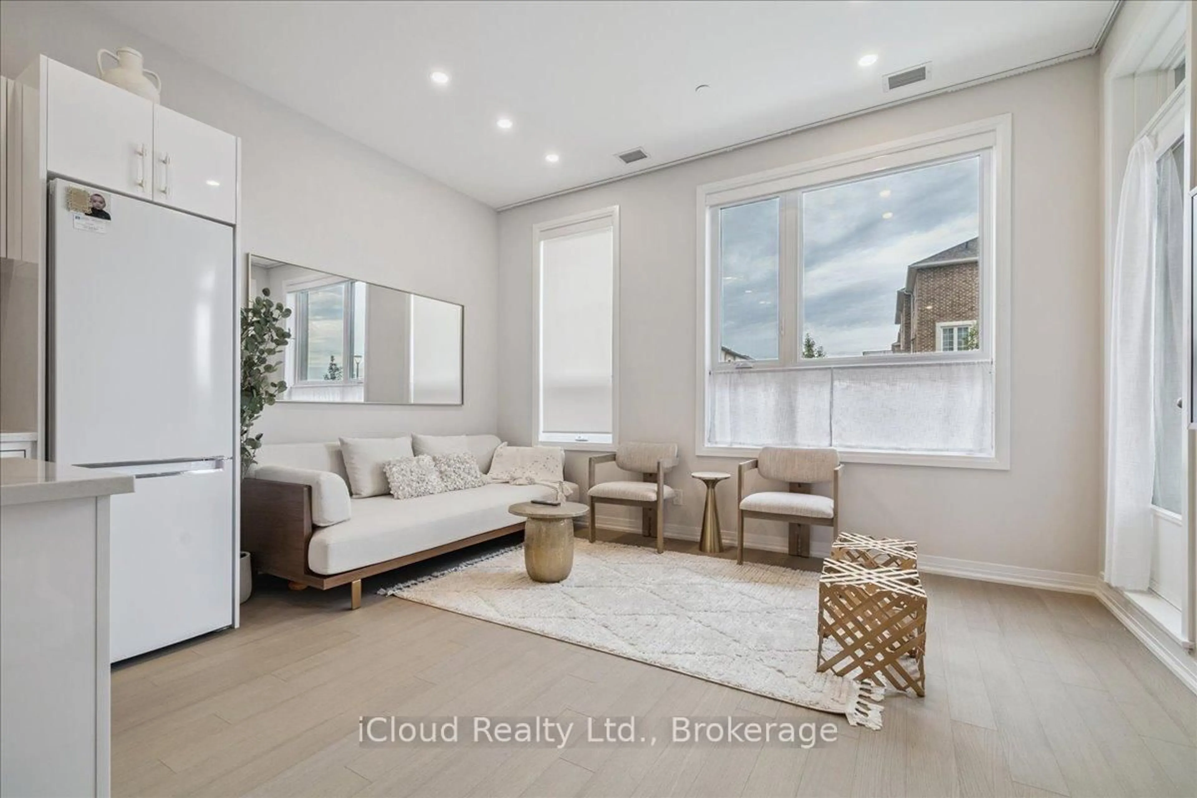 Living room with furniture, unknown for 3285 Carding Mill Tr #101, Oakville Ontario L6M 5P8