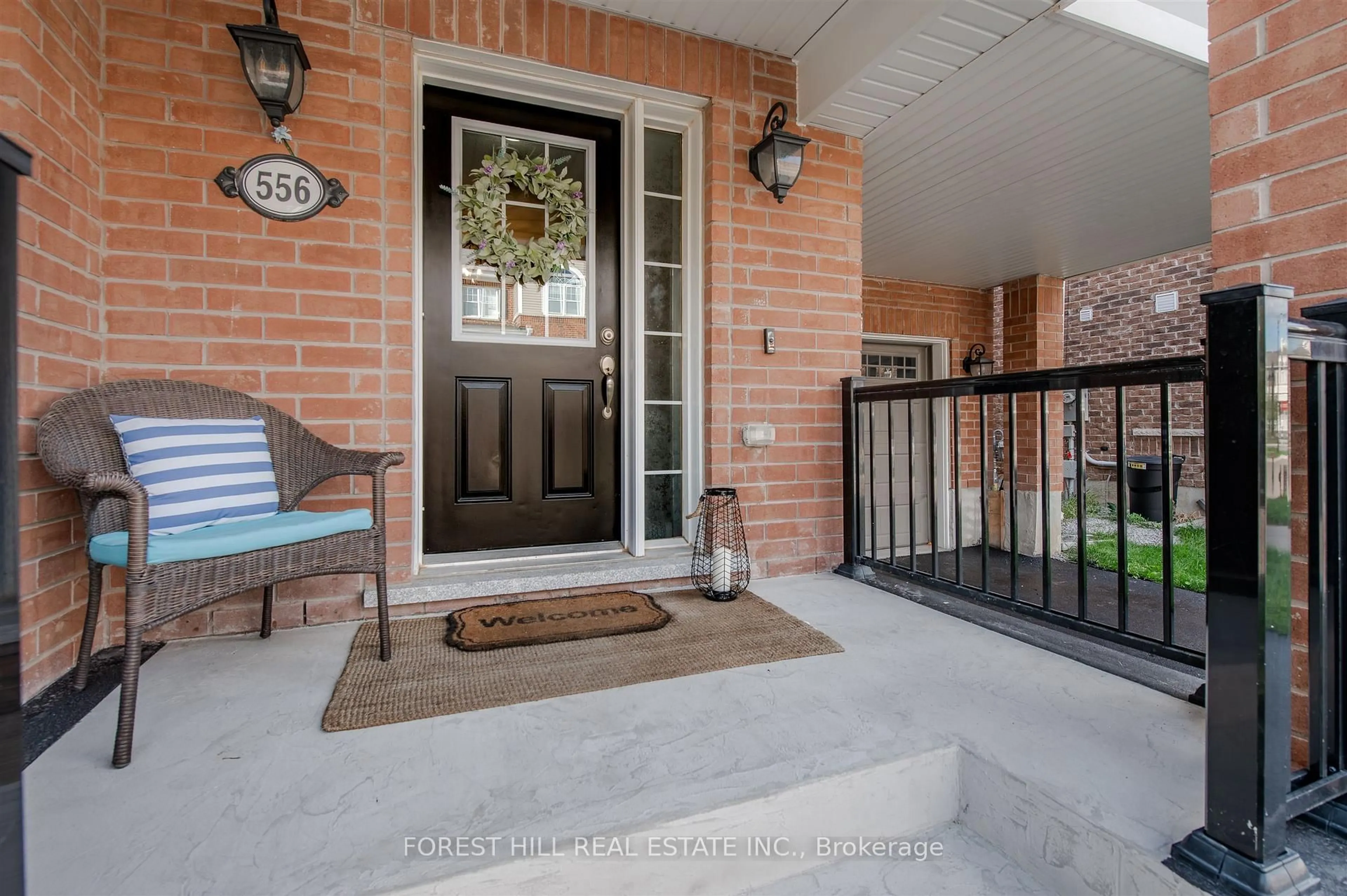 Indoor entryway for 556 Buckeye Crt, Milton Ontario L9T 7E7