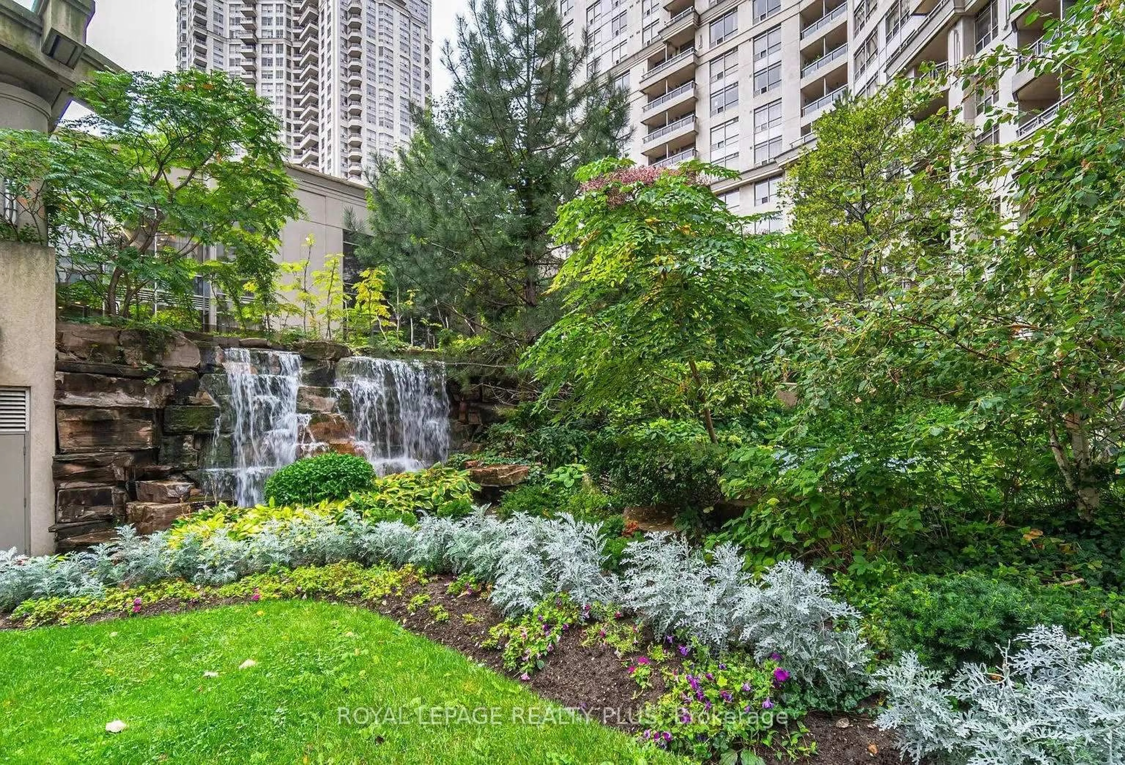 Patio, unknown for 3880 Duke Of York Blvd #1810, Mississauga Ontario L5B 4M7