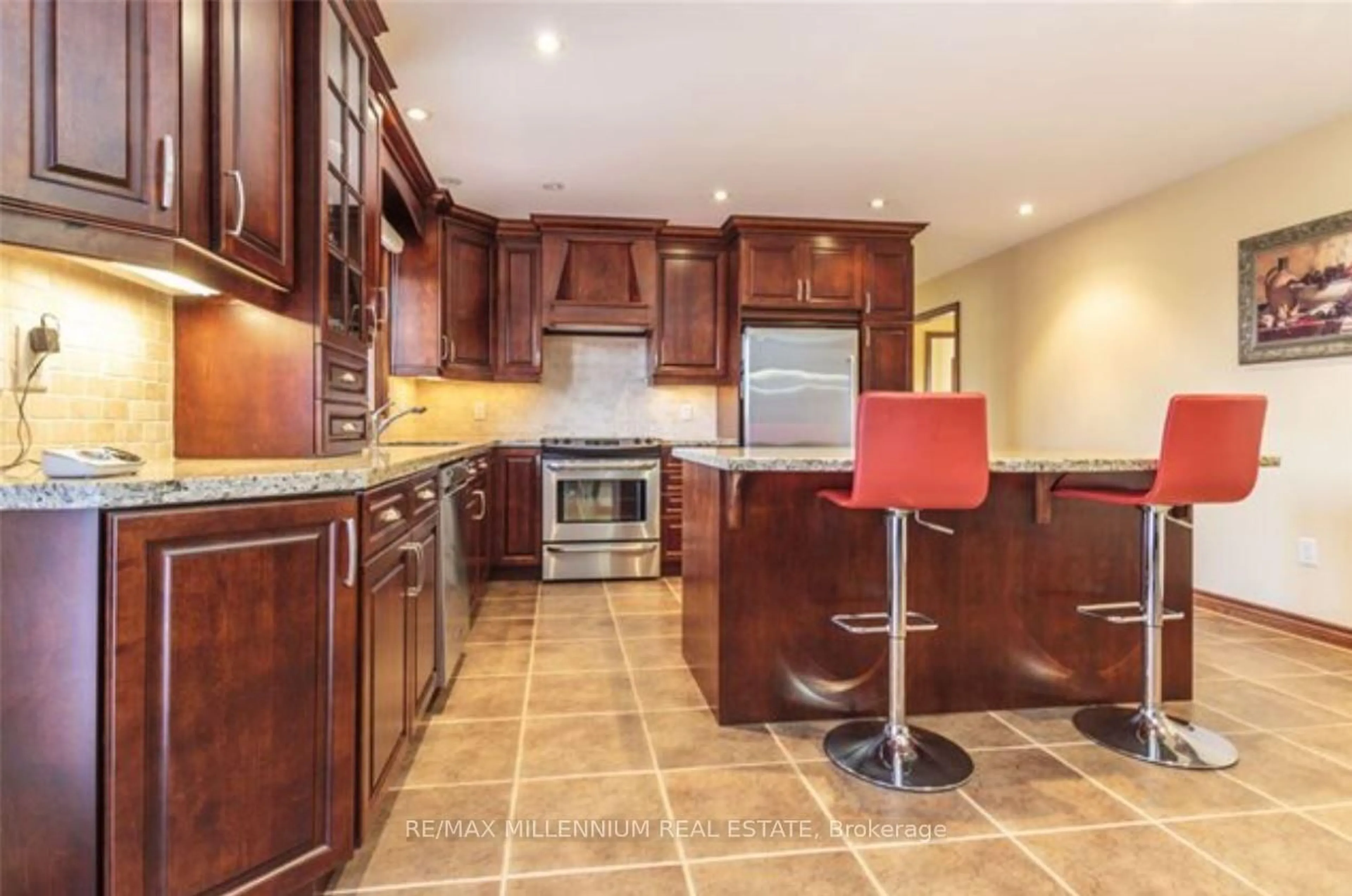 Open concept kitchen, ceramic/tile floor for 32 Michelangelo Blvd, Brampton Ontario L6P 0H3