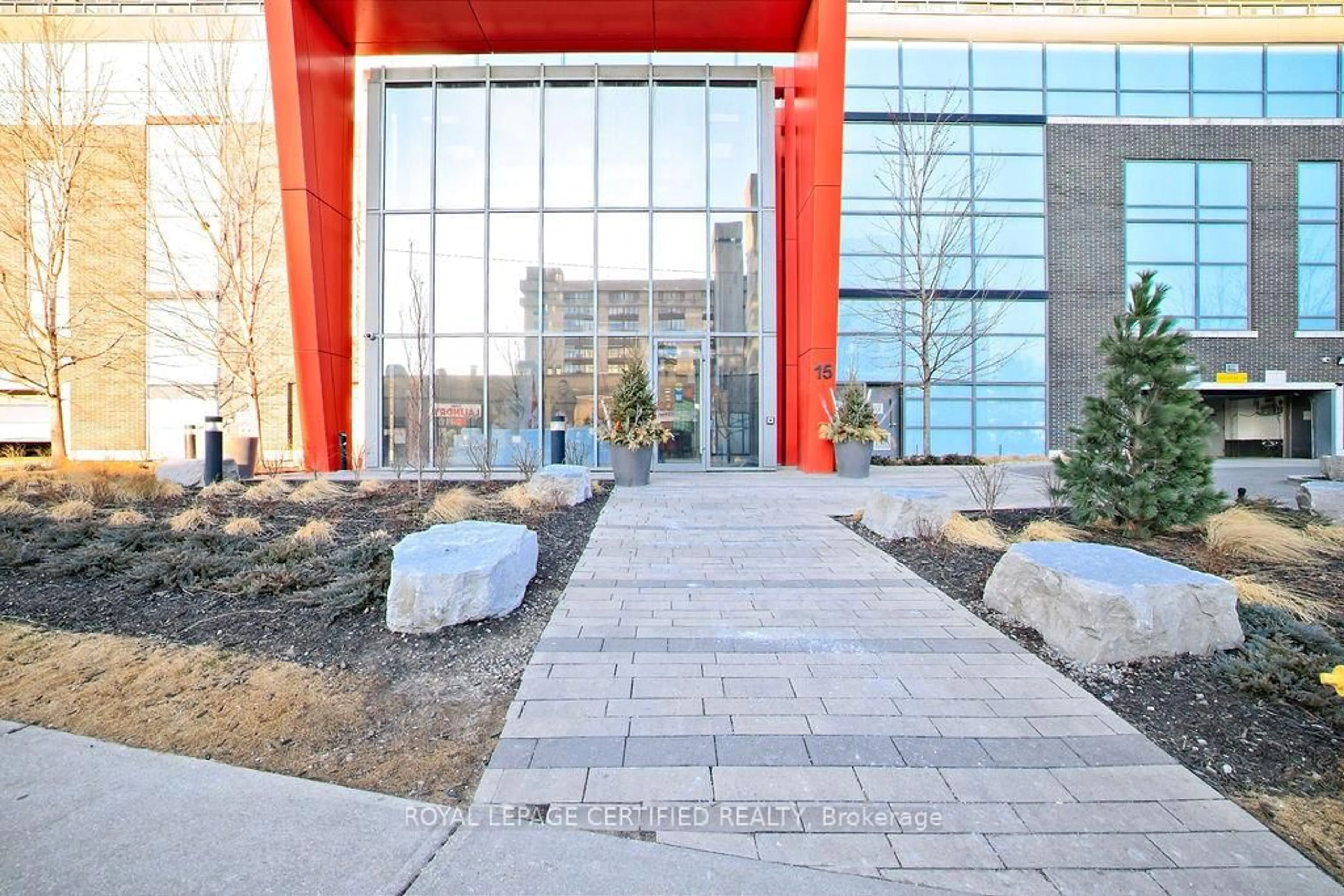 Indoor foyer for 15 James Finlay Way #1021, Toronto Ontario M3M 0B3