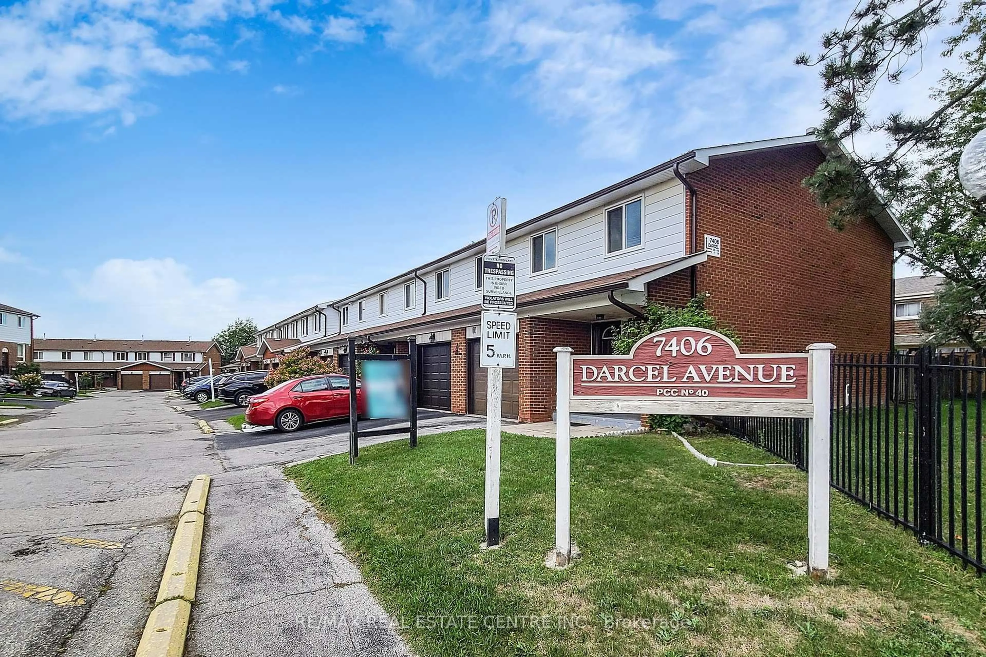 Patio, street for 7406 Darcel Ave #34, Mississauga Ontario L4T 2X5