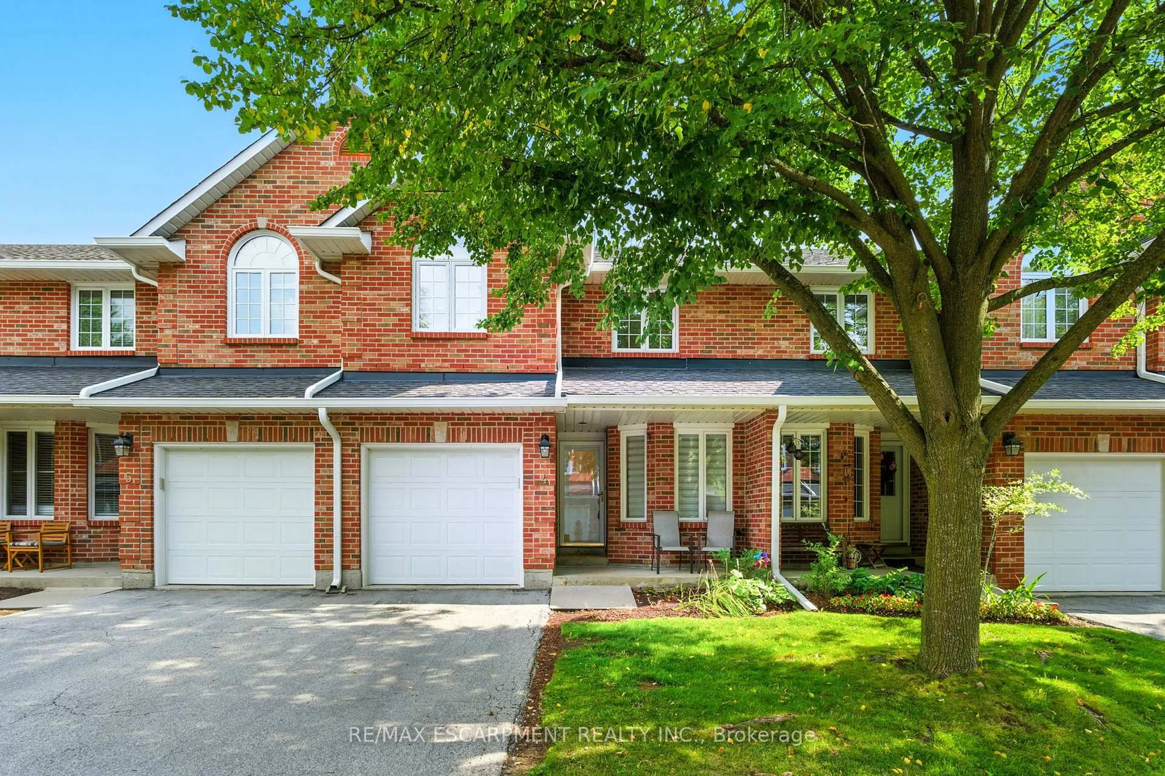 Home with brick exterior material, street for 2252 Walkers Line #4, Burlington Ontario L7M 3Y8