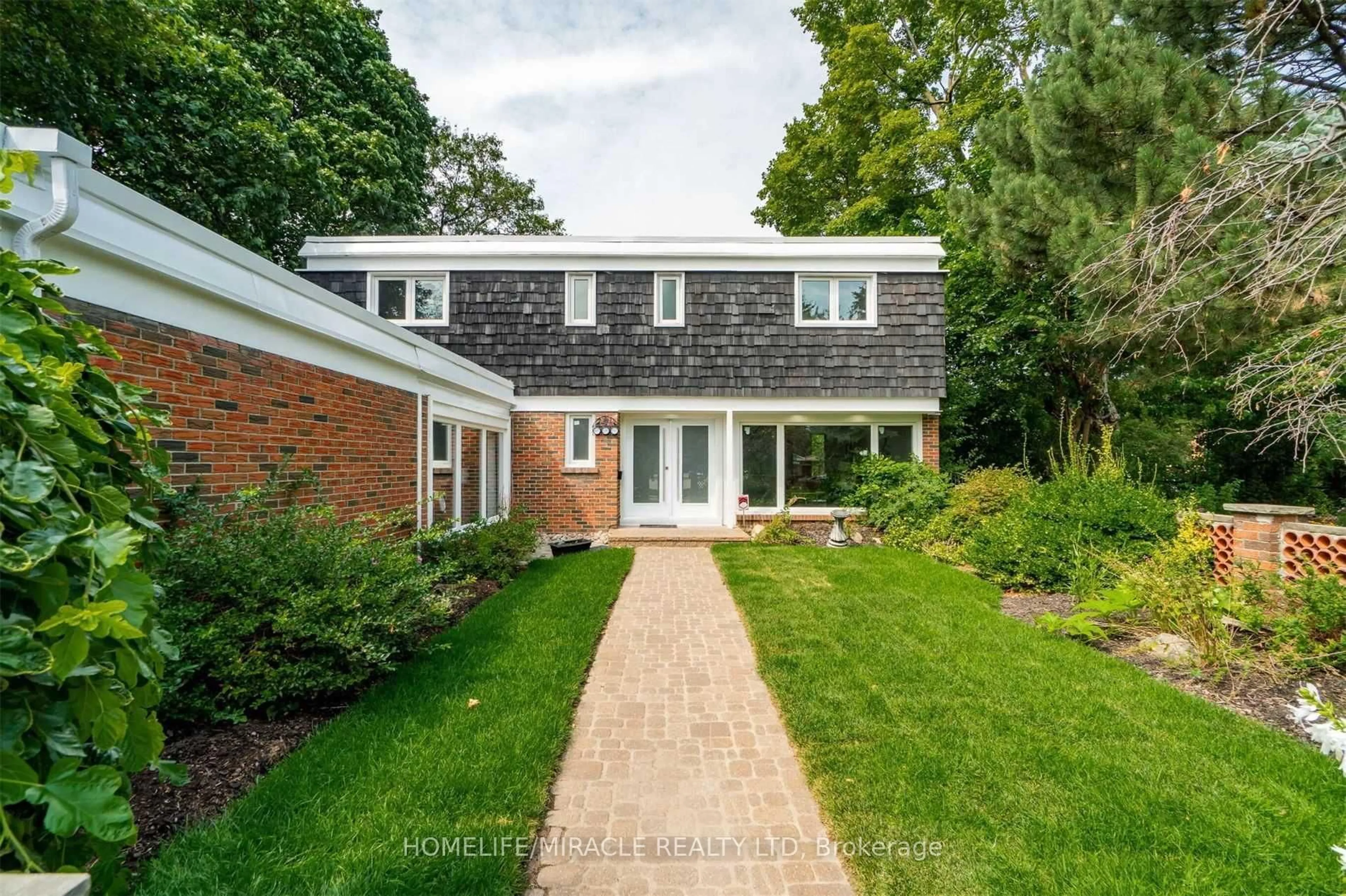 Home with brick exterior material, street for 10 Heather Pl, Brampton Ontario L6S 1E8