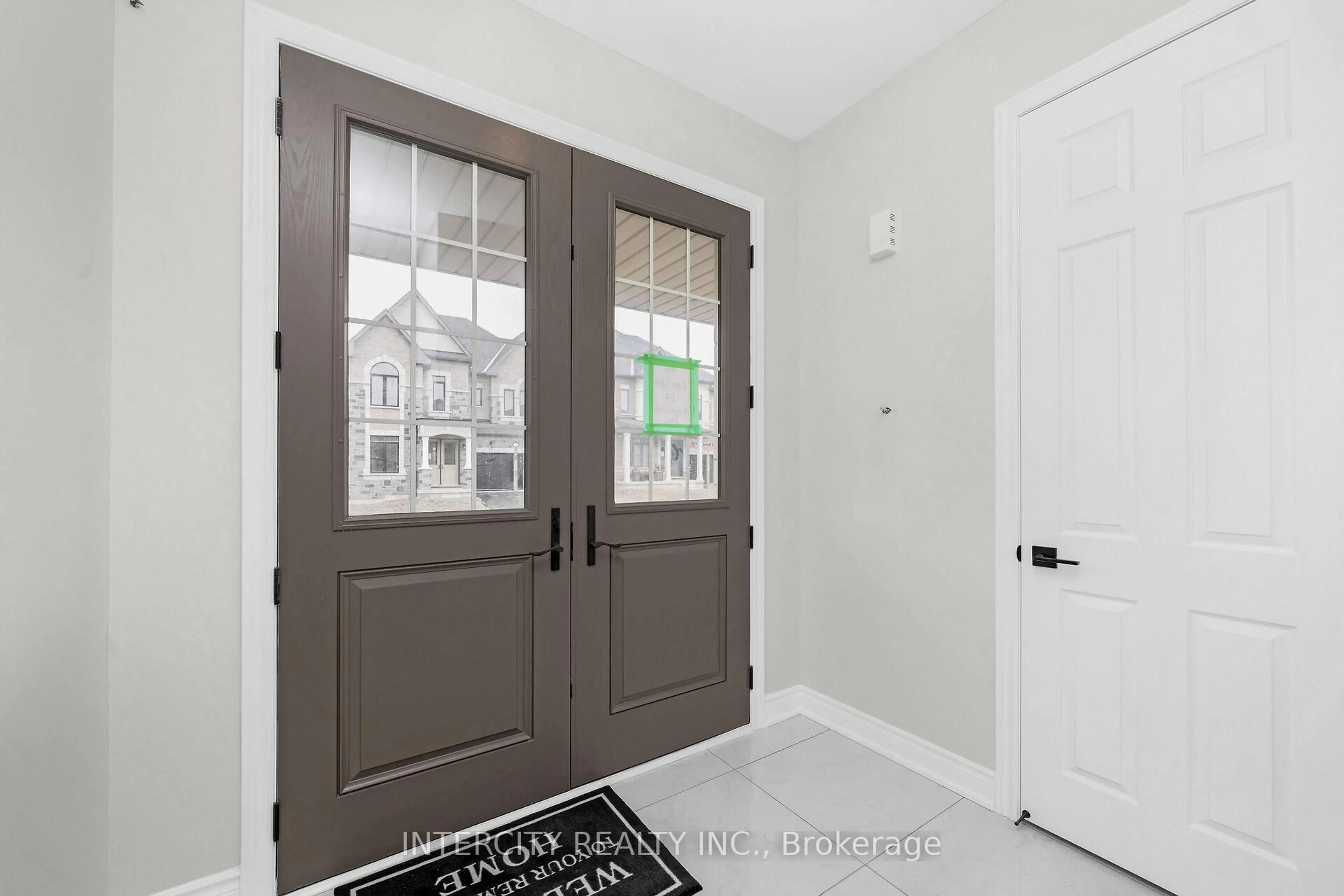 Indoor entryway for 19 Keyworth Cres, Brampton Ontario L6R 4E8