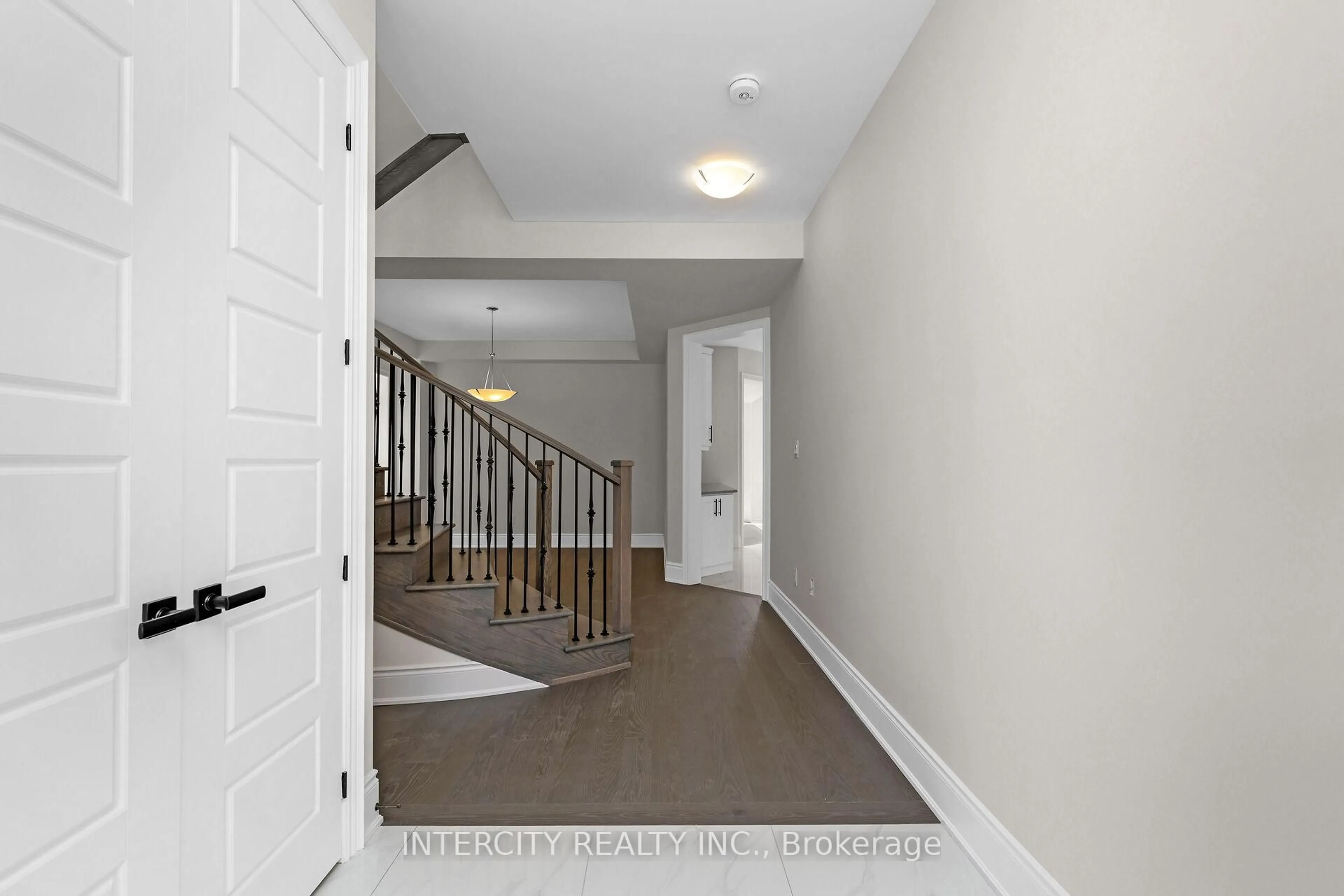 Indoor entryway for 18 Keyworth Cres, Brampton Ontario L6R 4E9