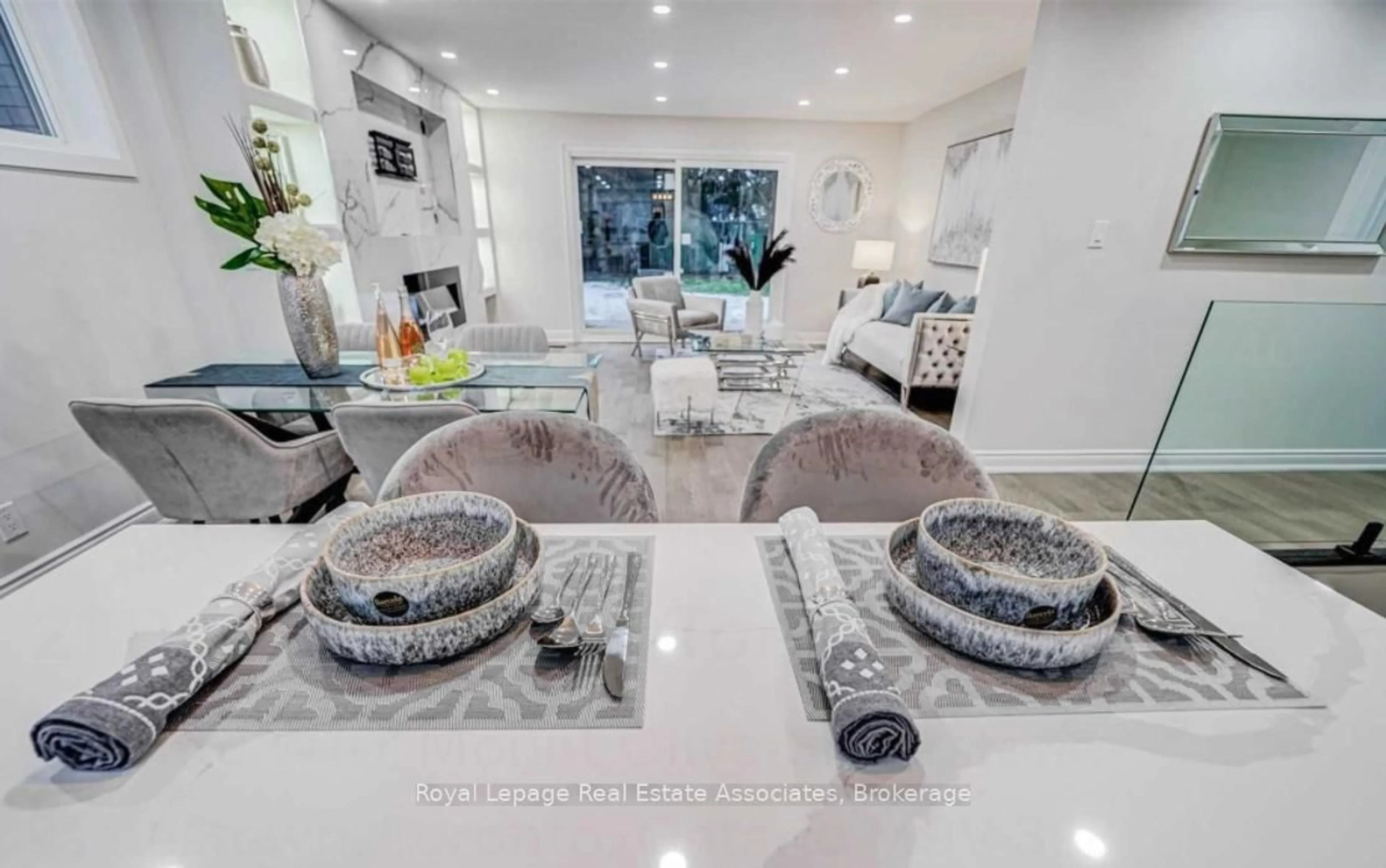 Dining room, ceramic/tile floor for 21 Davistow Cres, Toronto Ontario M9V 3E8