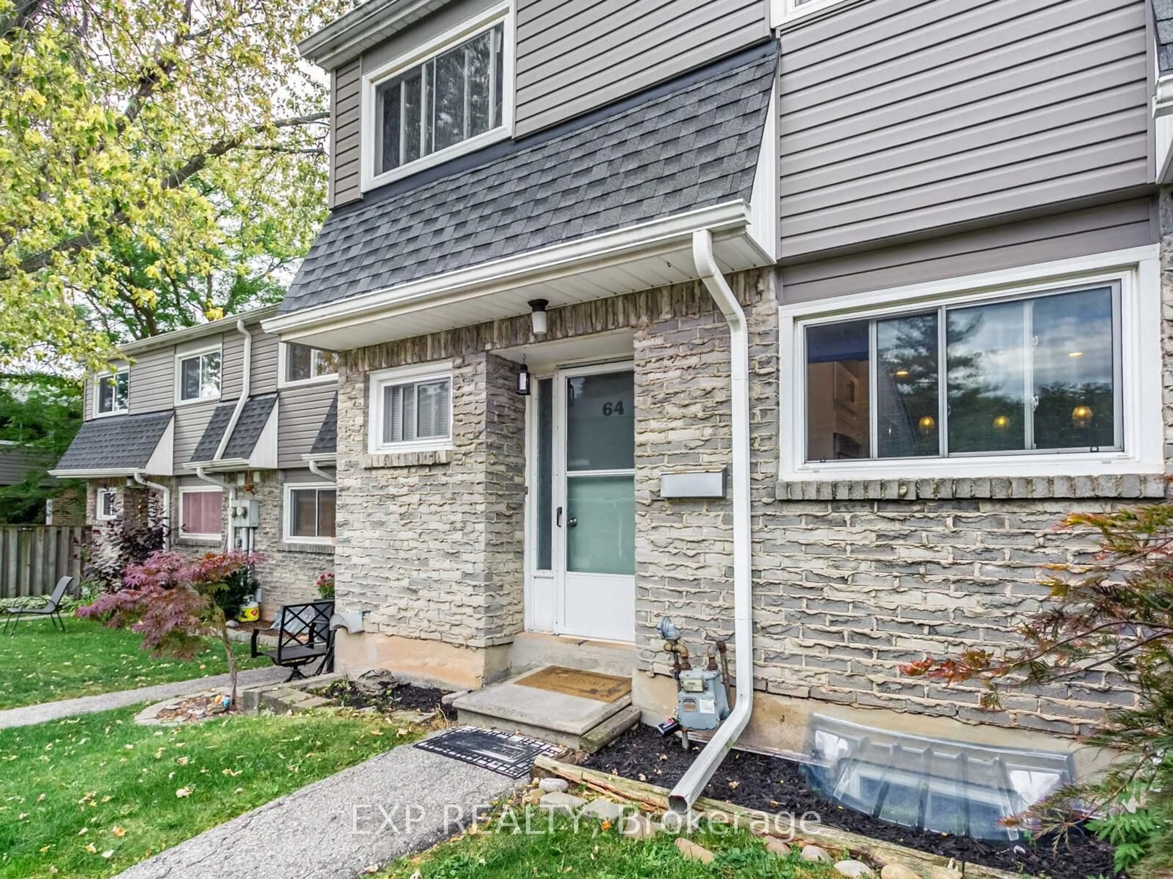 Home with brick exterior material, street for 2050 Upper Middle Rd #64, Burlington Ontario L7P 3R9