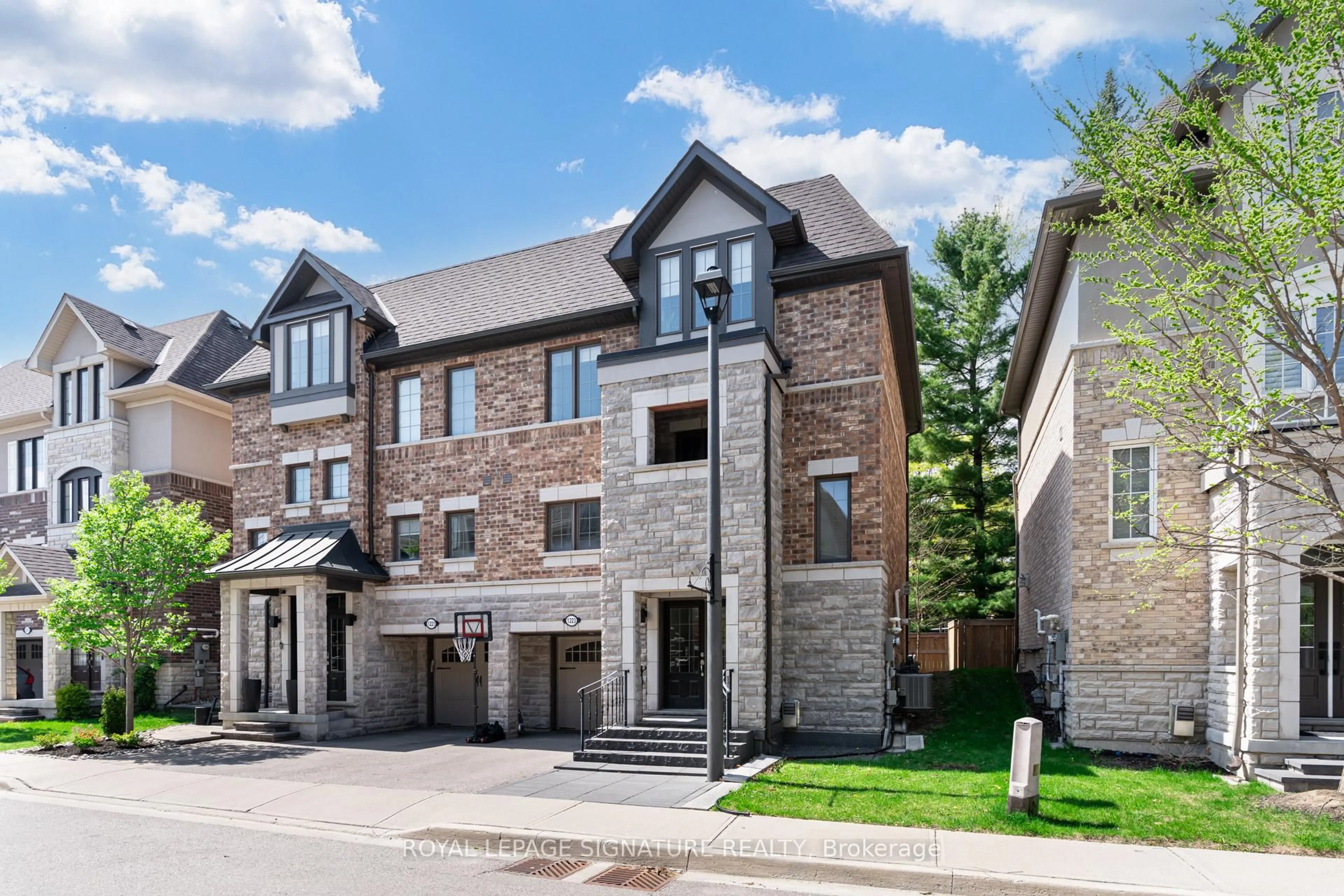 Home with brick exterior material, street for 1223 Azinger Lane, Mississauga Ontario L5E 0A7