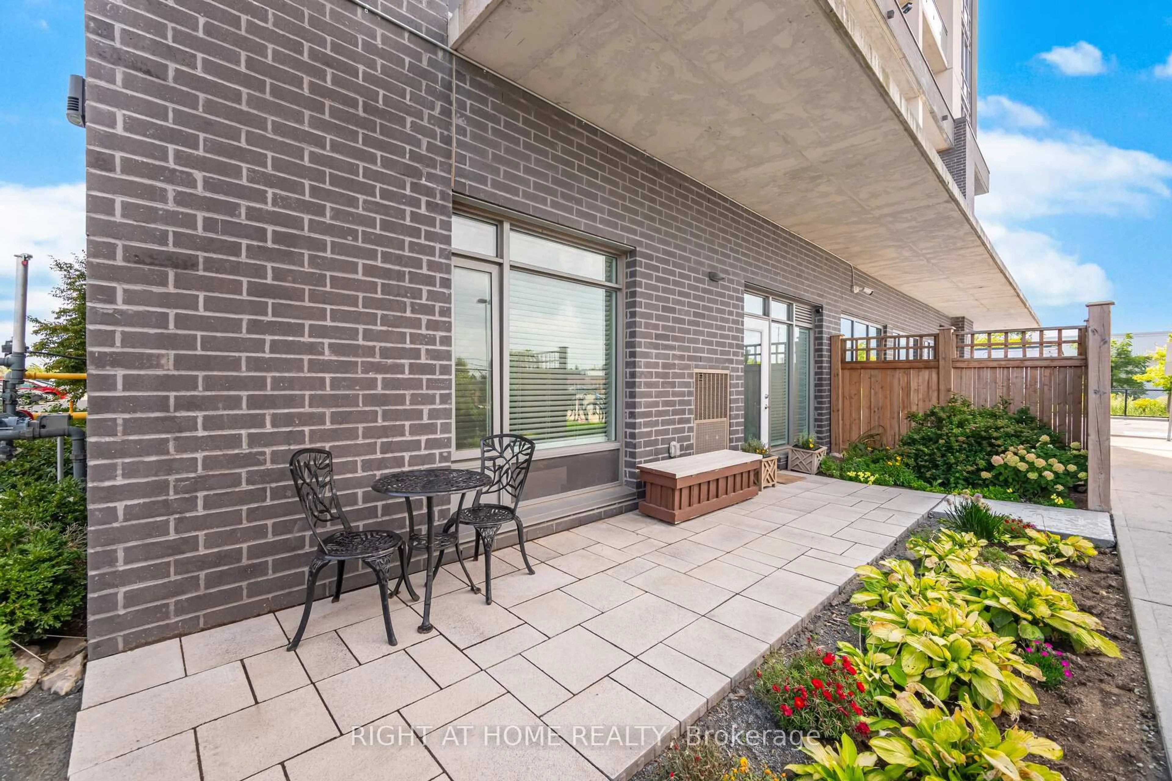 Patio, street for 716 Main St #101, Milton Ontario L9T 3P6