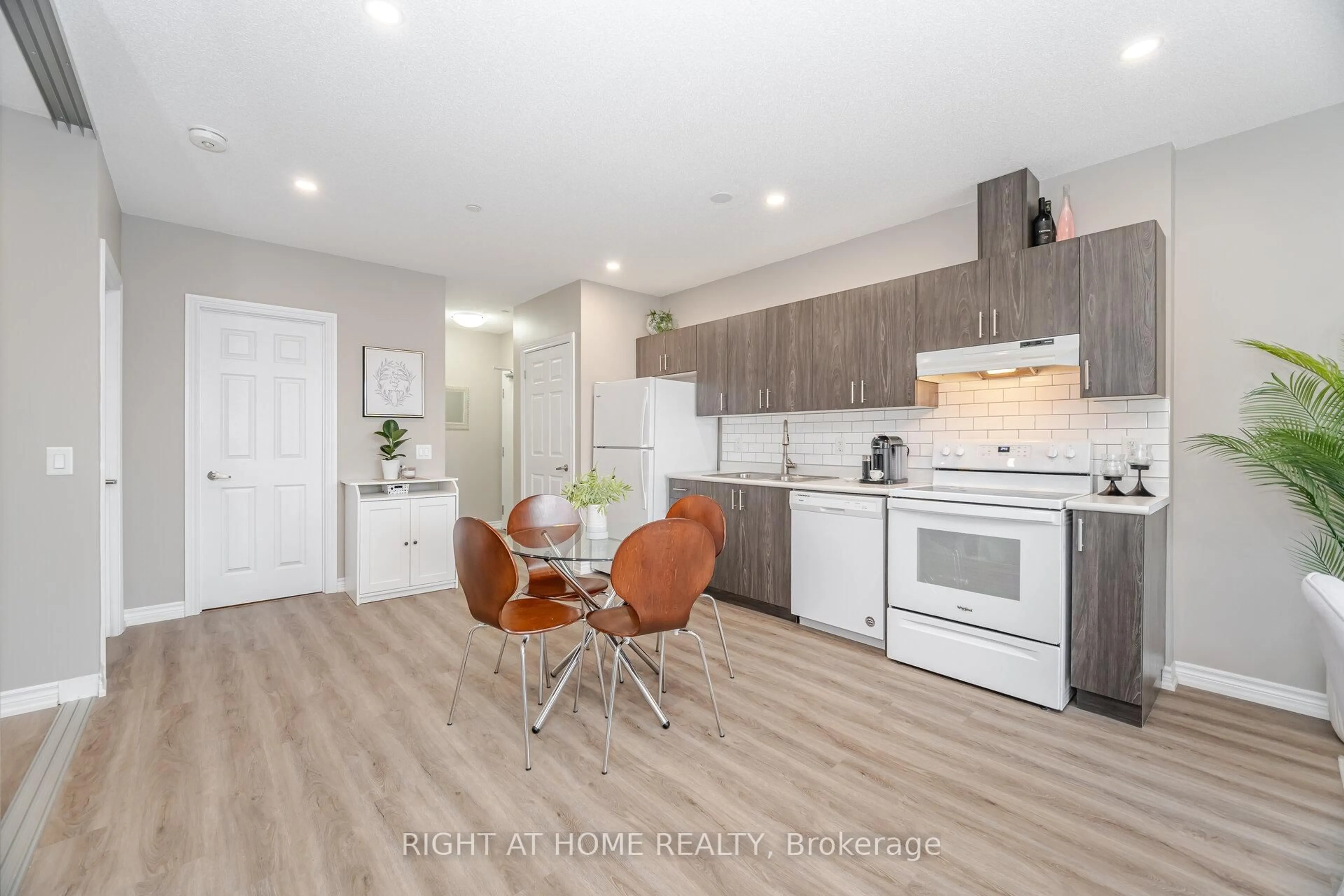 Open concept kitchen, wood/laminate floor for 716 Main St #101, Milton Ontario L9T 3P6