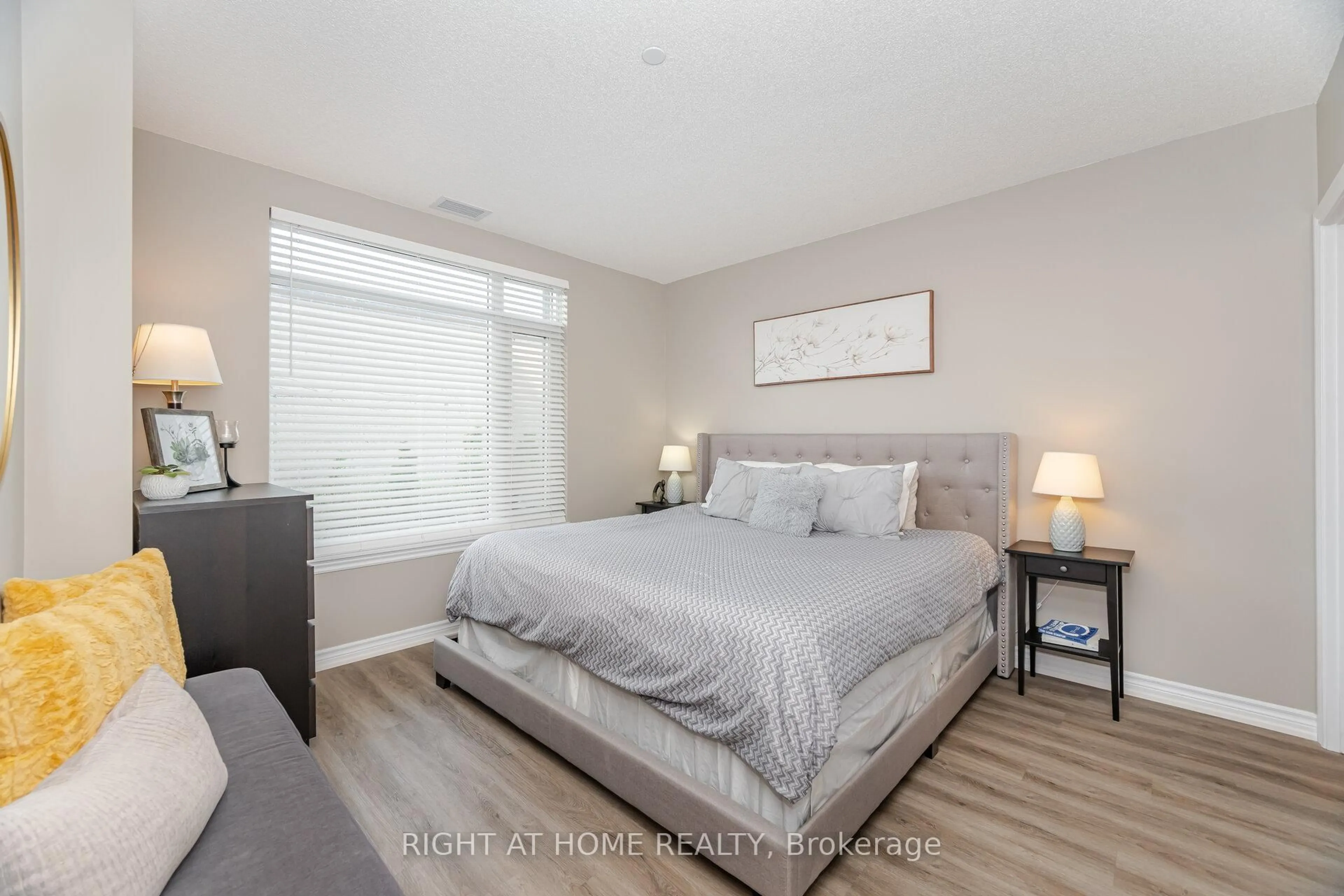Bedroom with bed, unknown for 716 Main St #101, Milton Ontario L9T 3P6