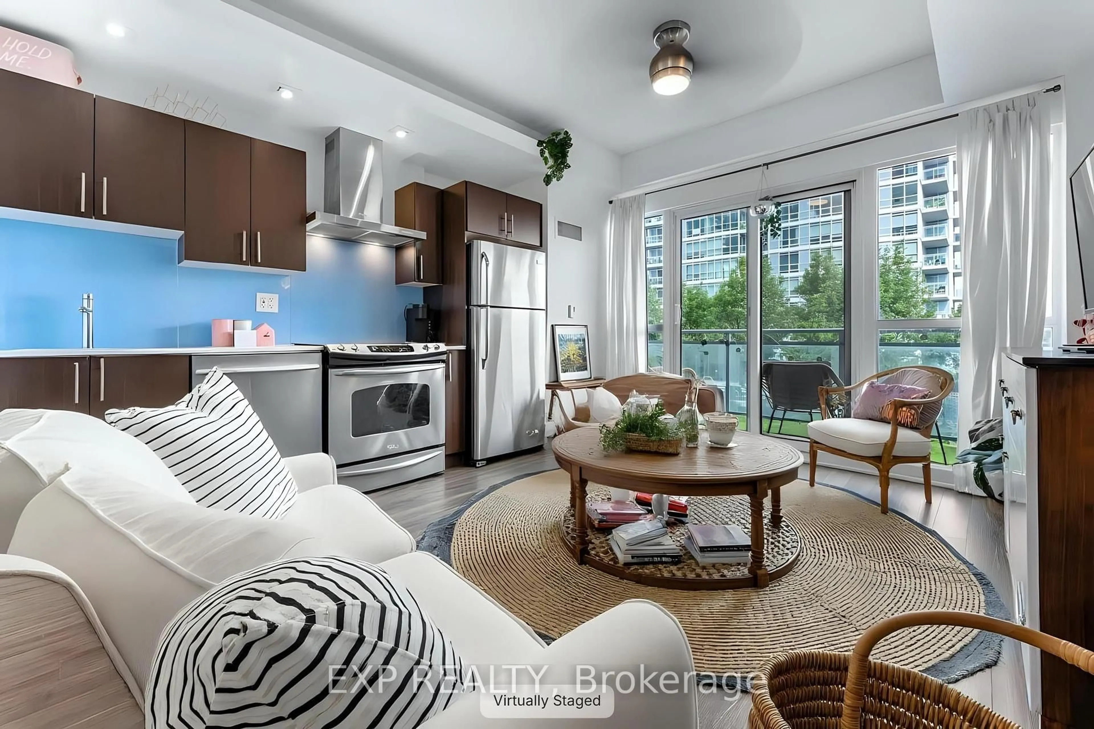 Open concept kitchen, unknown for 165 Legion Road North Rd #522, Toronto Ontario M8Y 0A1