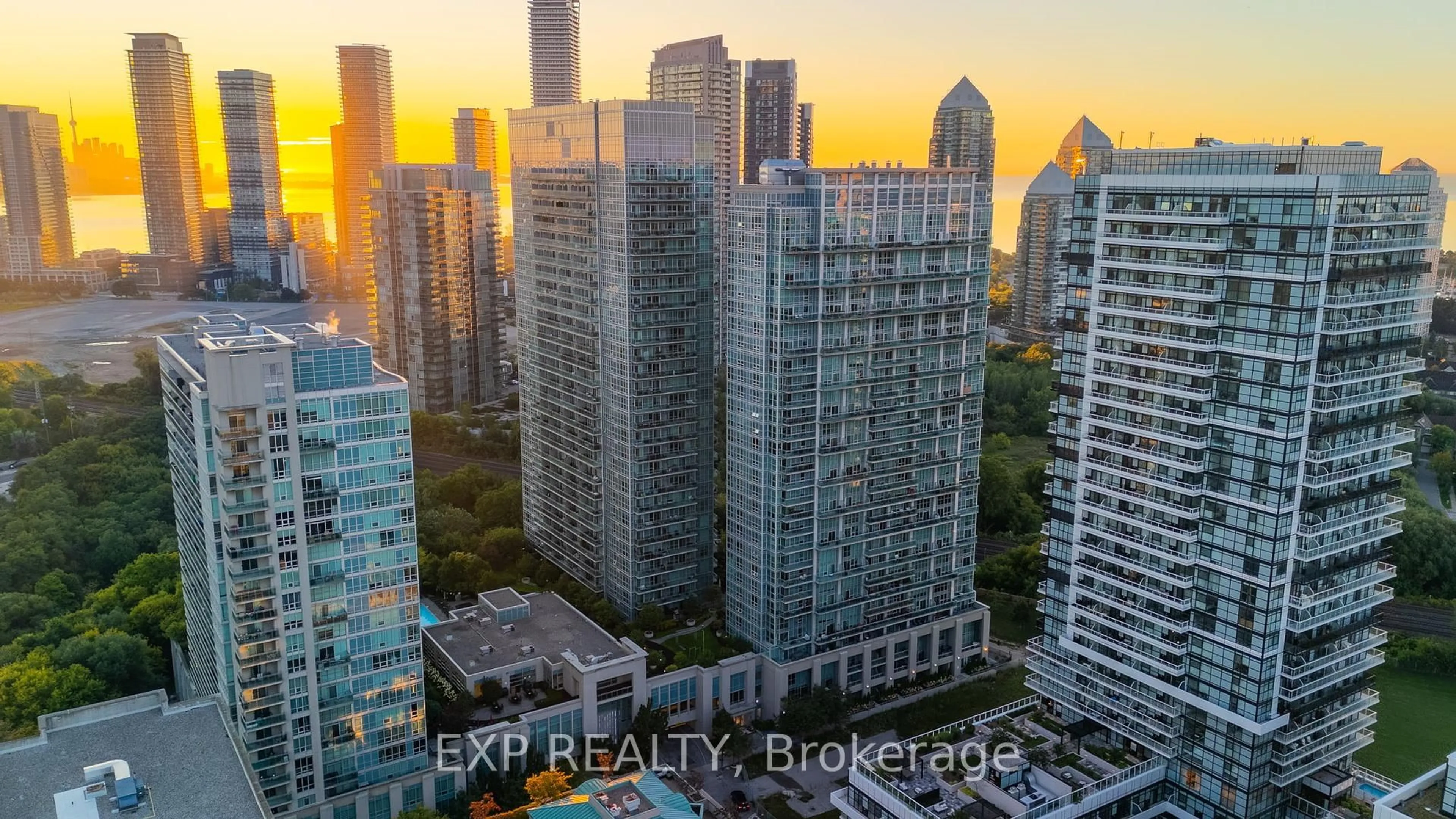 A pic from outside/outdoor area/front of a property/back of a property/a pic from drone, city buildings view from balcony for 165 Legion Road North Rd #522, Toronto Ontario M8Y 0A1