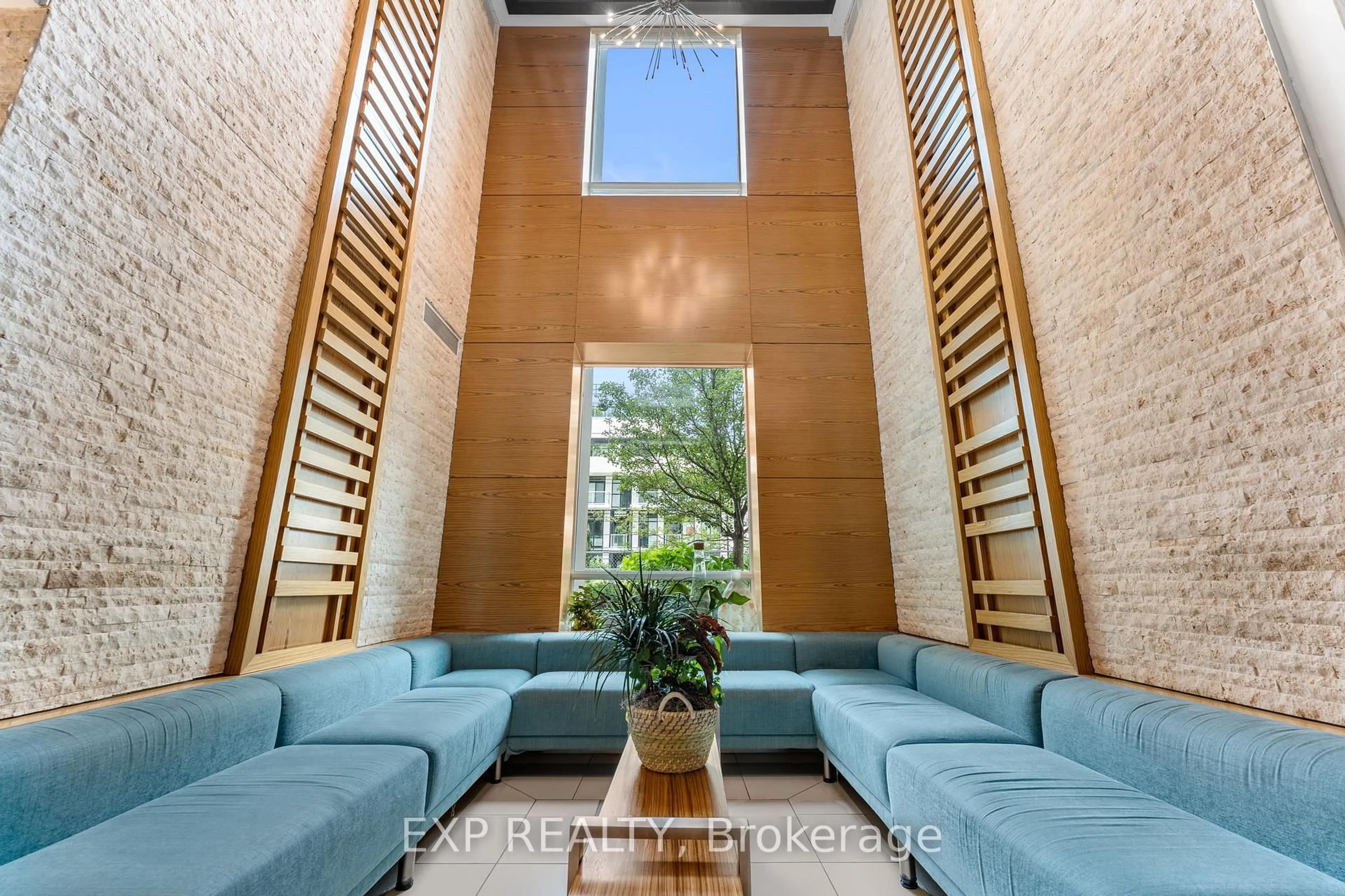 Indoor foyer for 165 Legion Road North Rd #522, Toronto Ontario M8Y 0A1