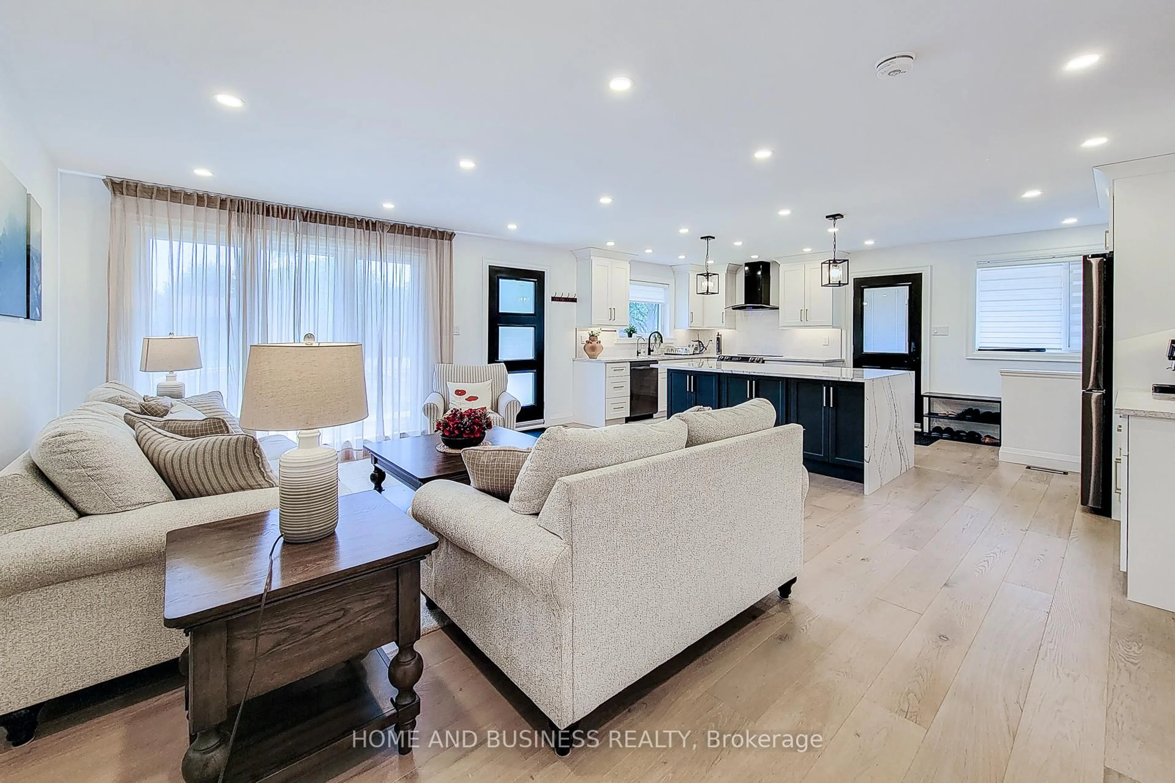 Living room with furniture, unknown for 622 Braemore Rd, Burlington Ontario L7N 3E5