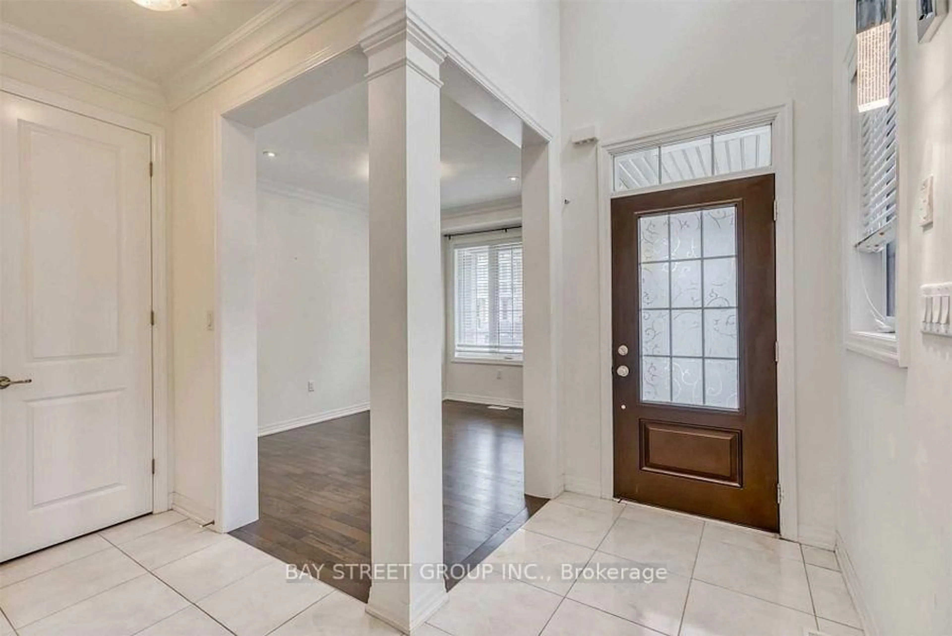 Indoor entryway for 170 Fowley Dr, Oakville Ontario L6H 0M8
