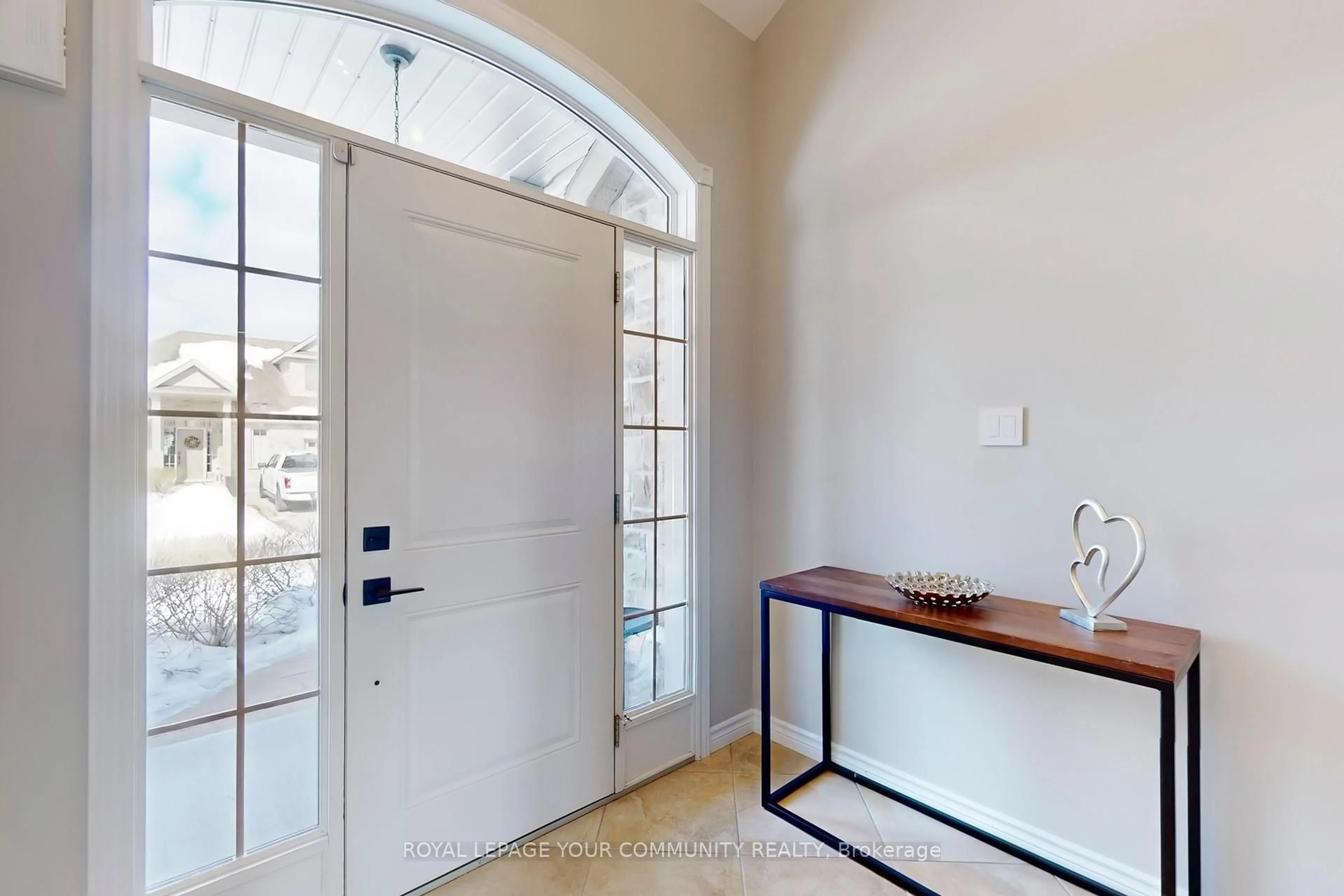 Indoor entryway for 10 Reddington Dr #6, Caledon Ontario L7E 4C3