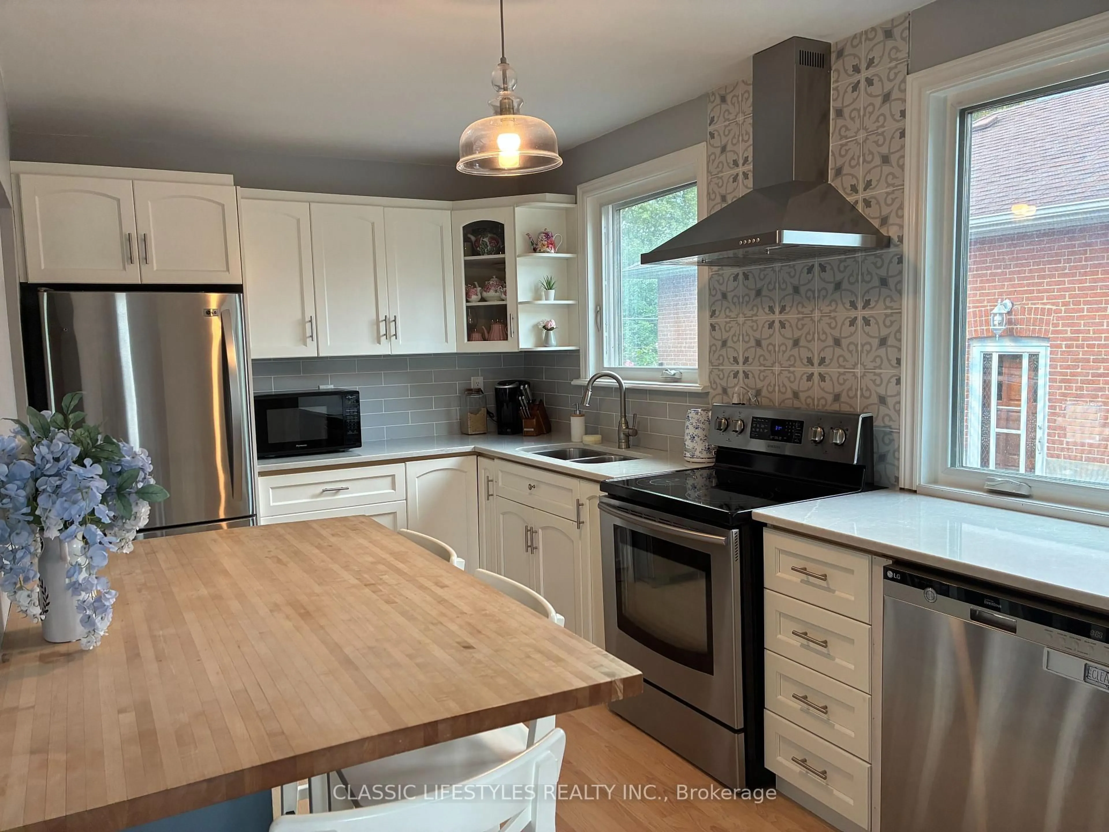 Open concept kitchen, unknown for 20 Redwater Dr, Toronto Ontario M9W 1Z6
