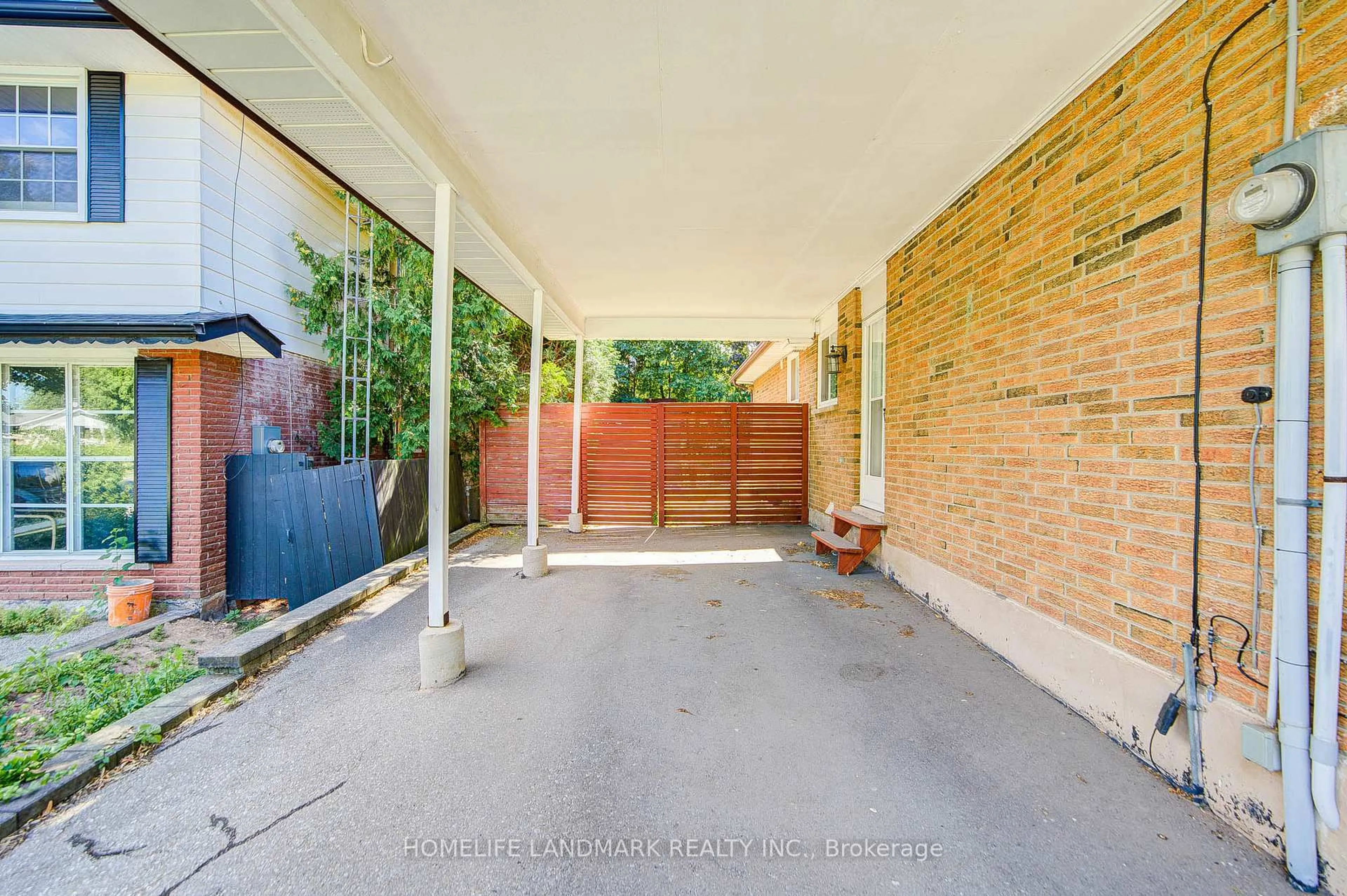 Patio, street for 138 Osborne Cres, Oakville Ontario L6H 1G1