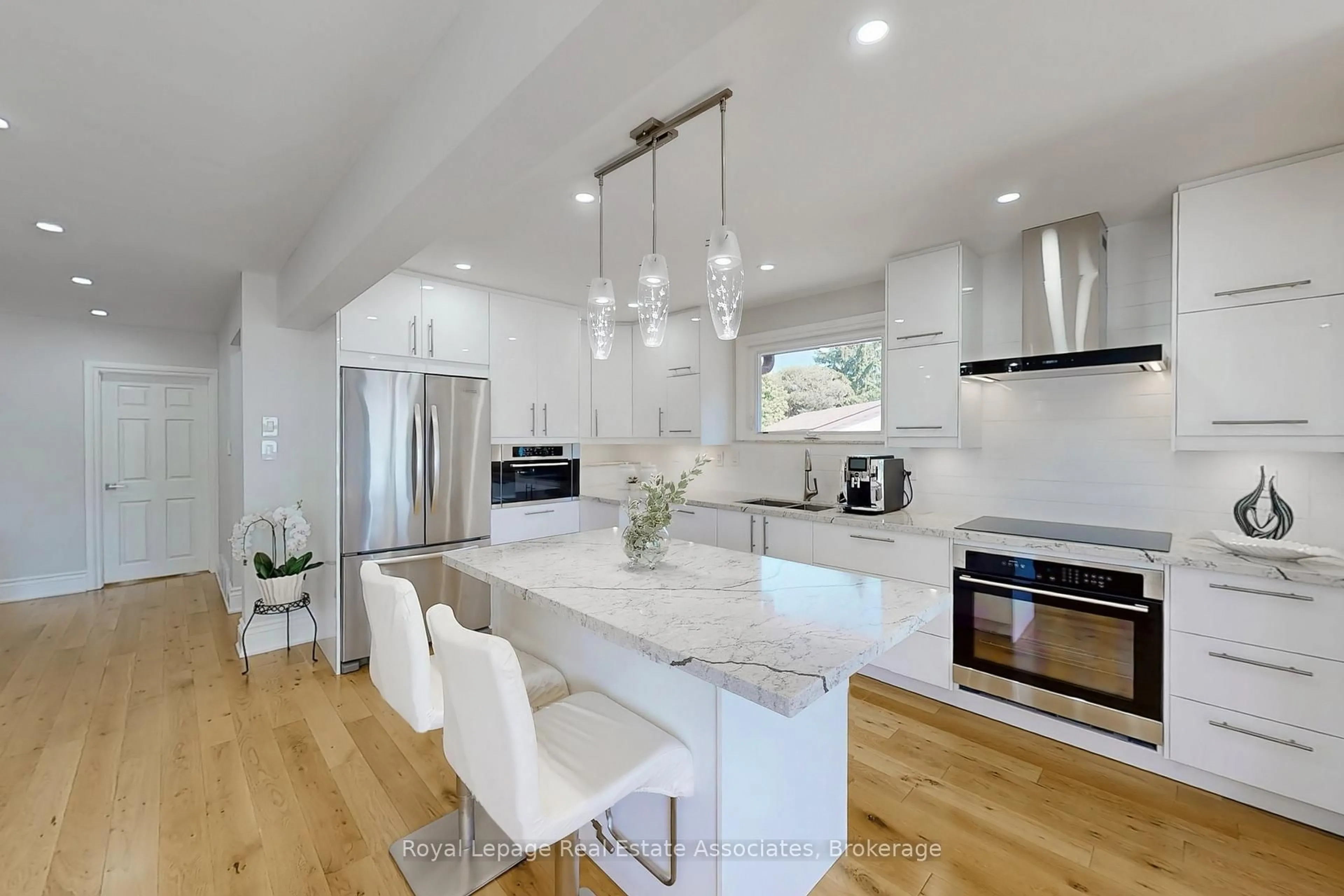 Contemporary kitchen, unknown for 68 Vanguard Dr, Toronto Ontario M9B 5E6