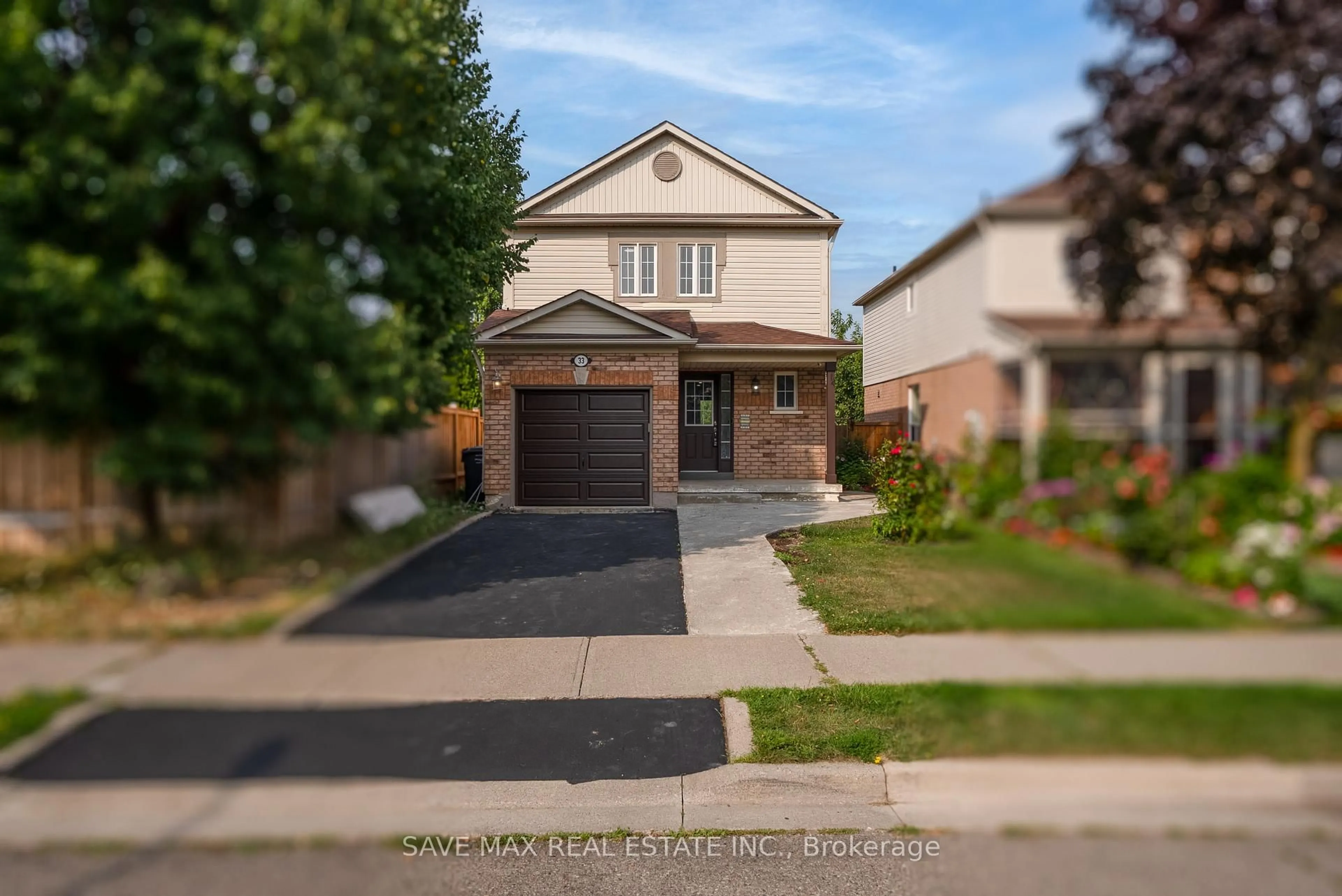 Home with brick exterior material, street for 33 Heathwood Dr, Brampton Ontario L7A 1Y6