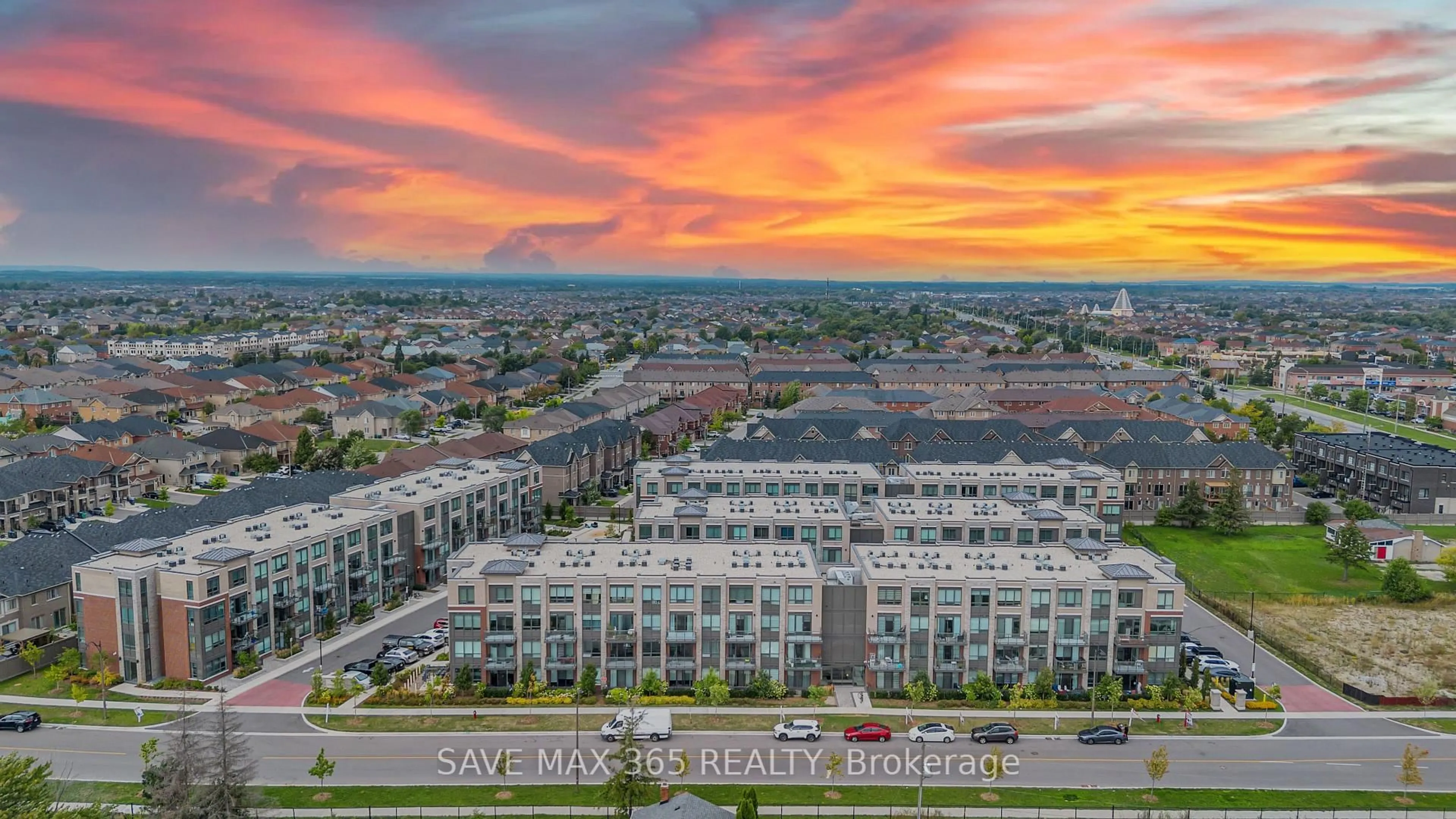 A pic from outside/outdoor area/front of a property/back of a property/a pic from drone, mountain view for 95 Attmar Dr #121, Brampton Ontario L6P 0Y6