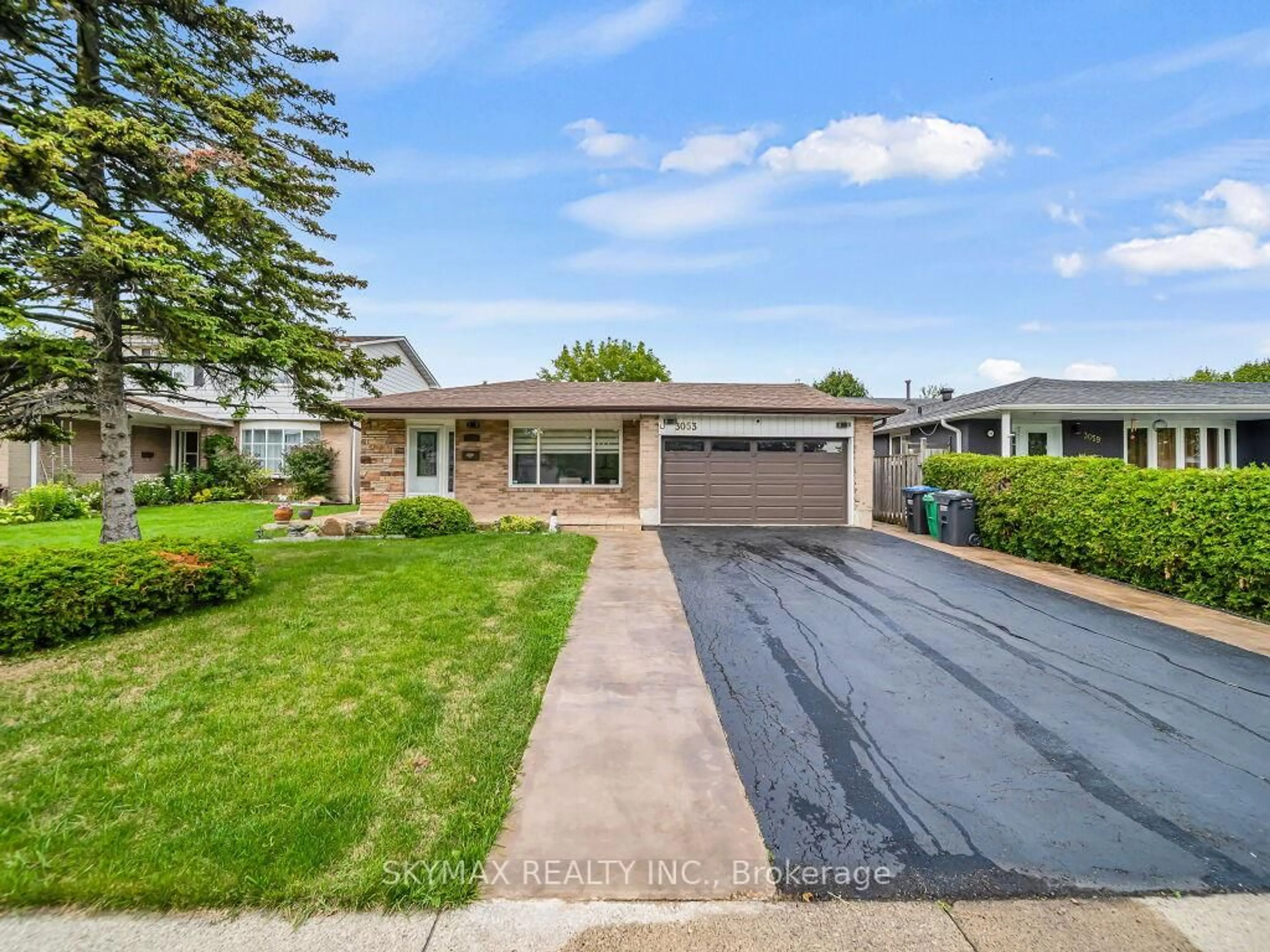 Home with vinyl exterior material, street for 3053 Coral Dr, Mississauga Ontario L4T 1Z2