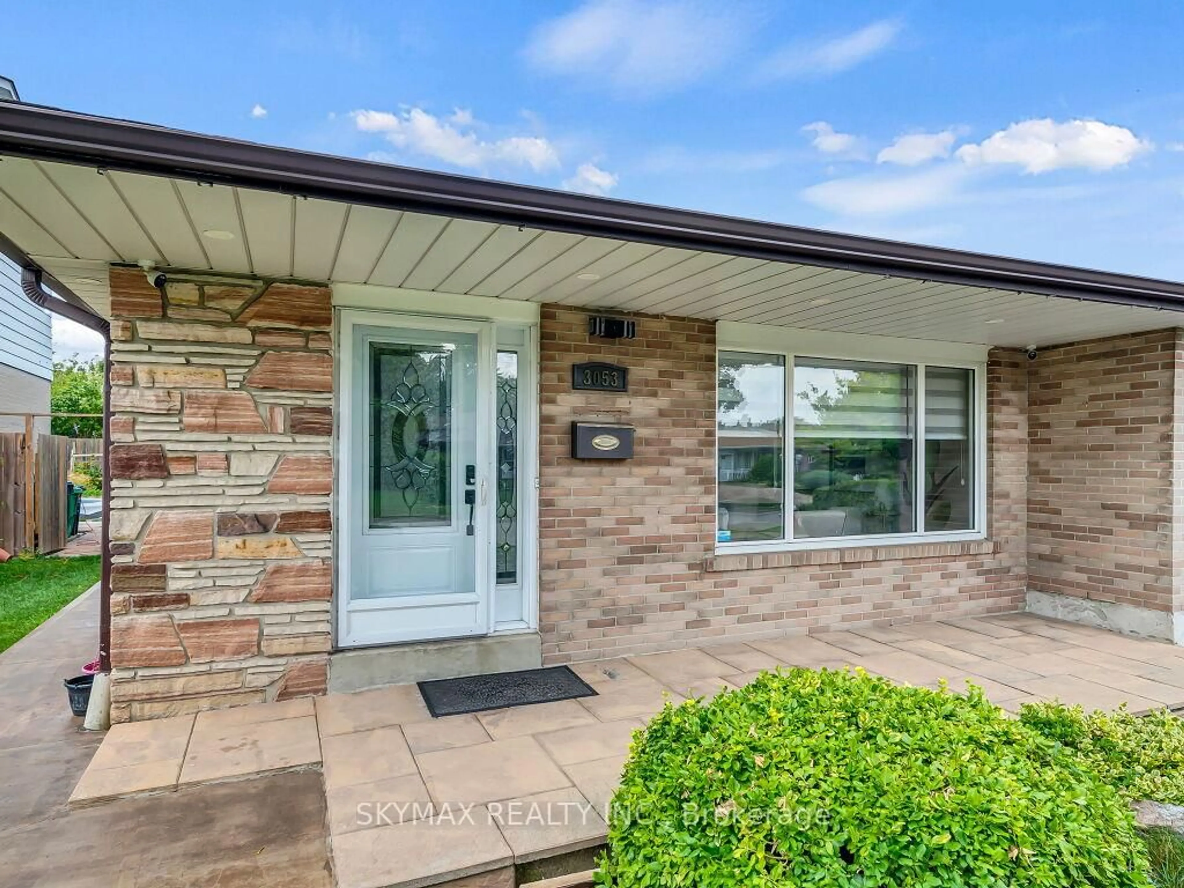 Home with brick exterior material, street for 3053 Coral Dr, Mississauga Ontario L4T 1Z2