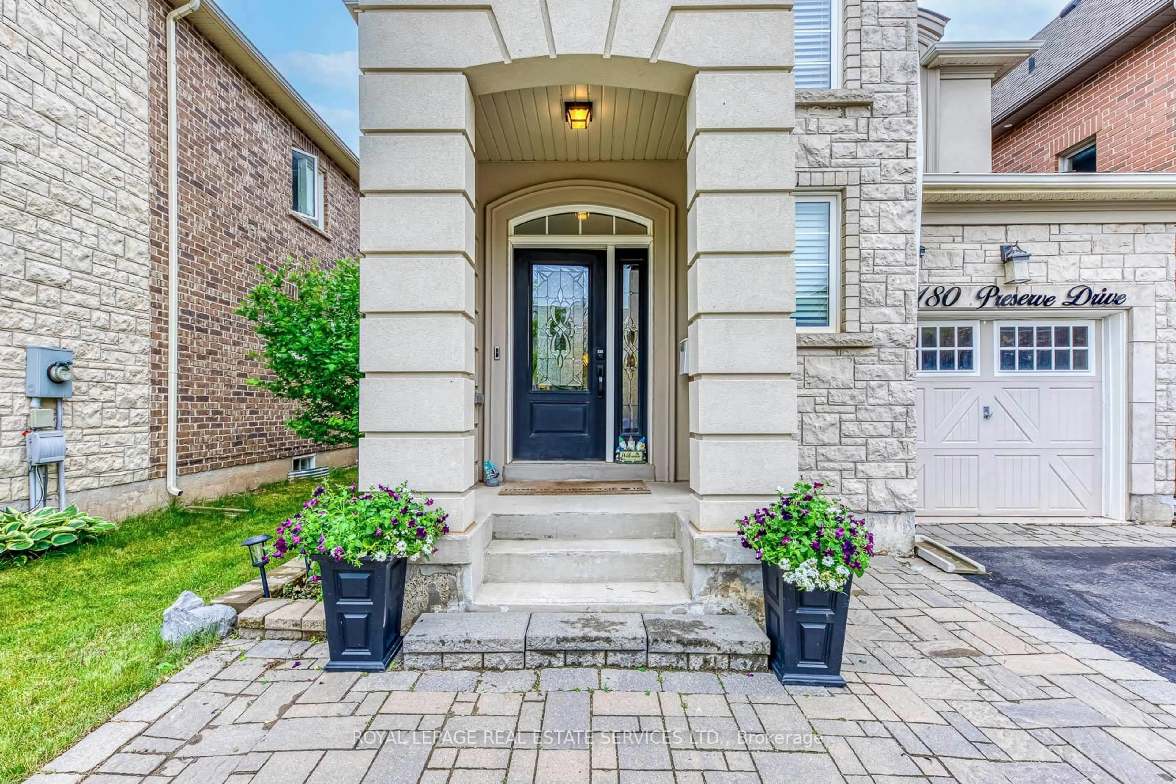 Indoor entryway for 3180 Preserve Dr, Oakville Ontario L6M 0V9