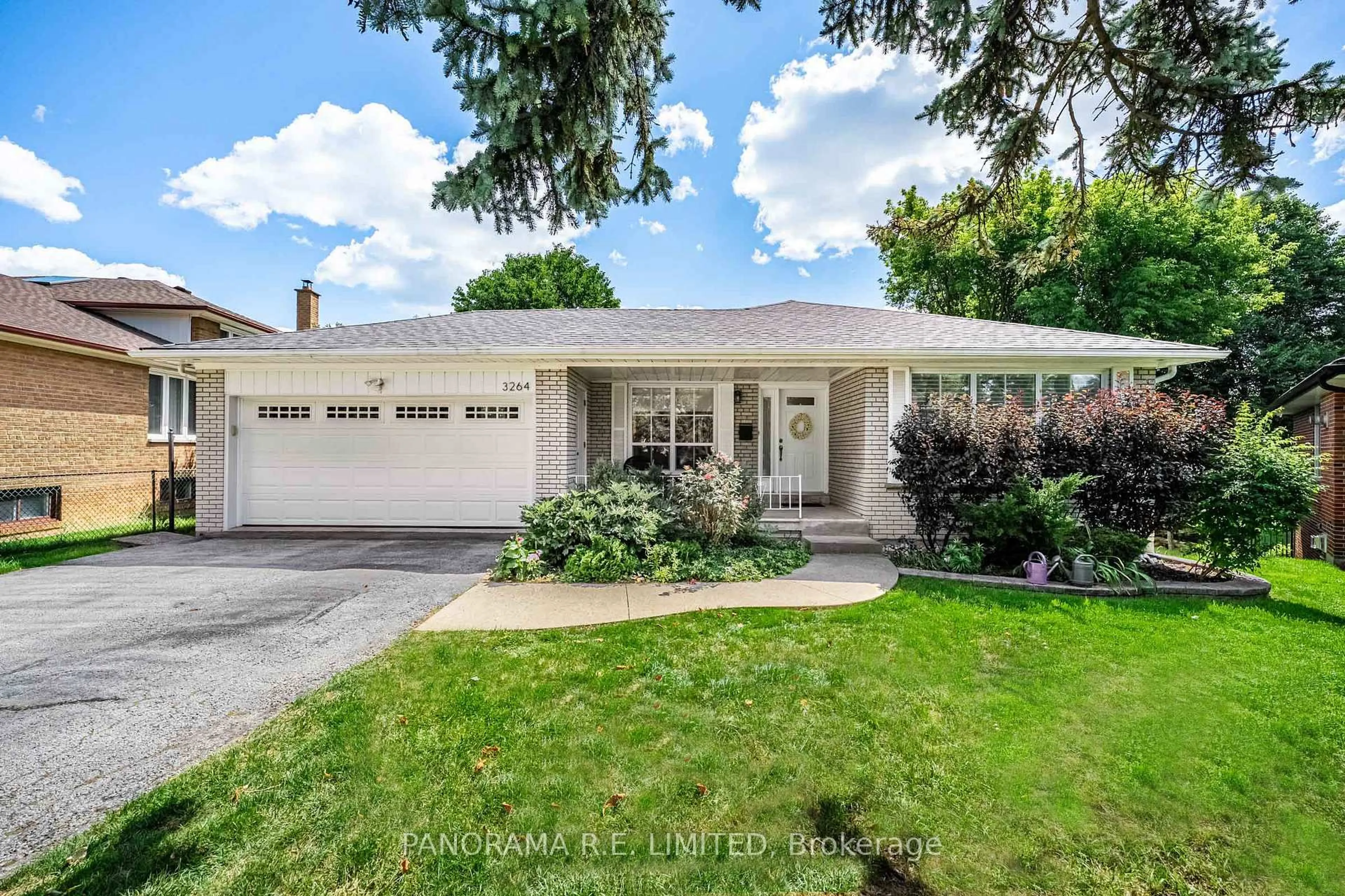 Unknown for 3264 Lonefeather Cres, Mississauga Ontario L4Y 3G5
