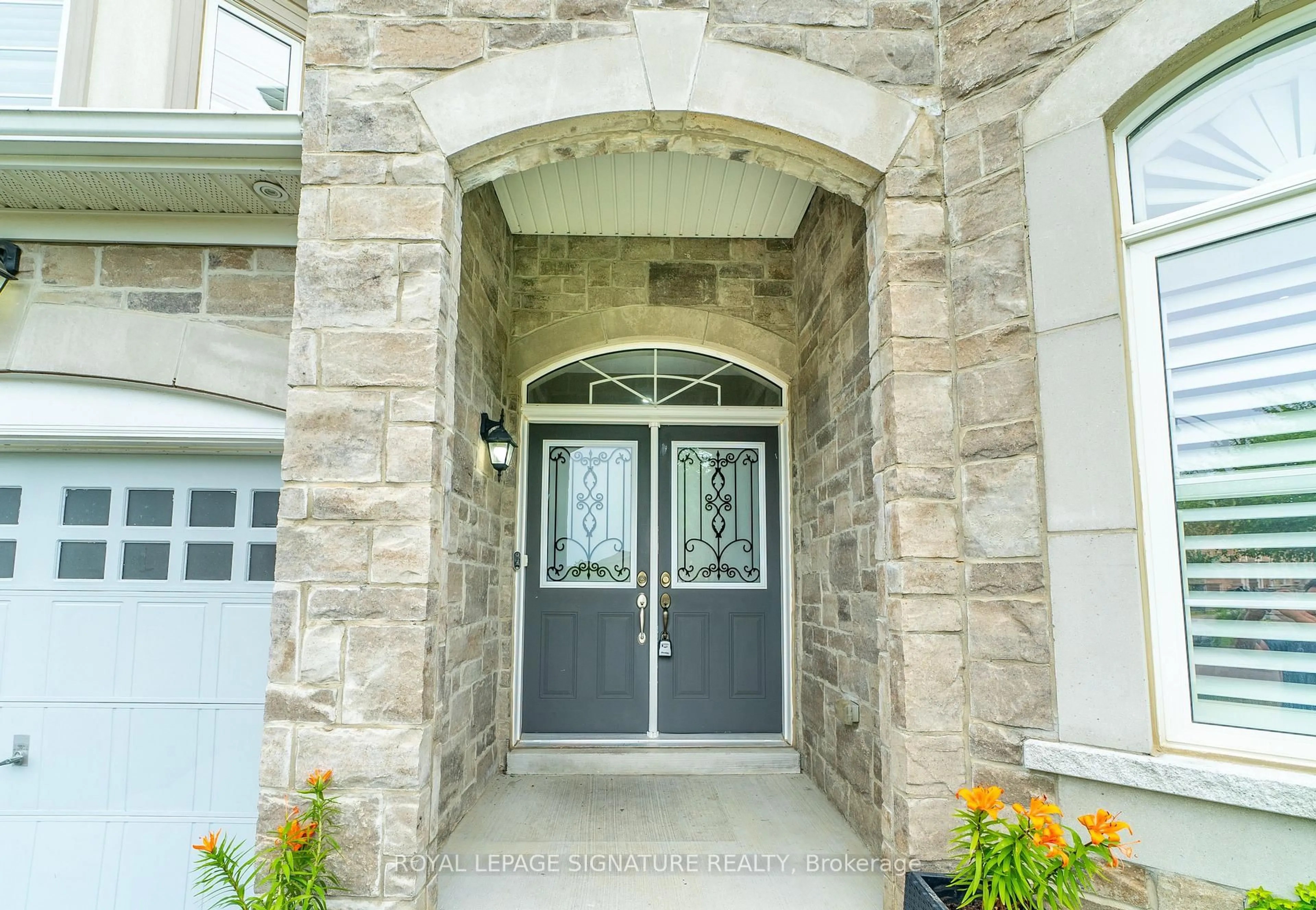 Indoor entryway for 4 Ripple St, Brampton Ontario L6R 3S5