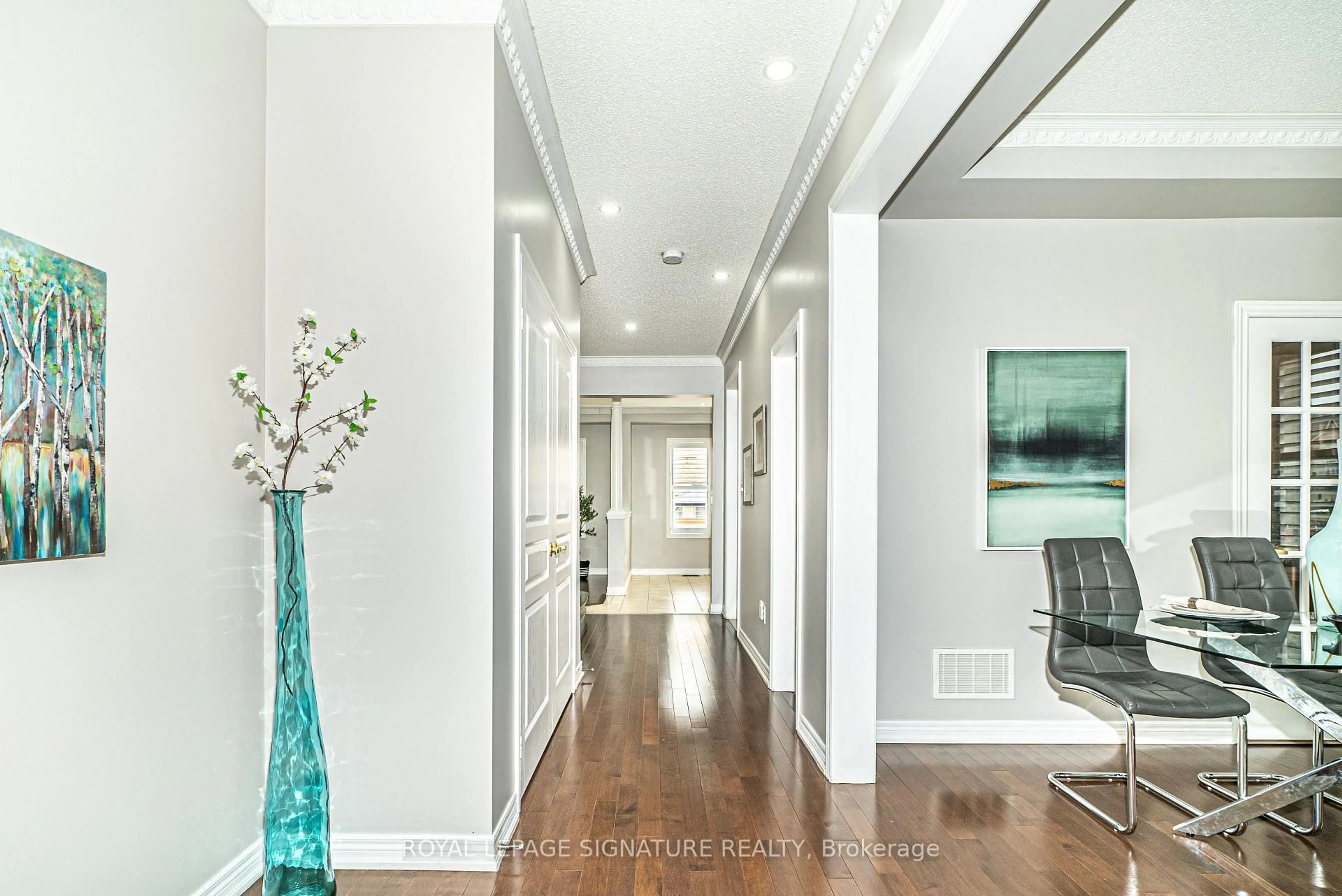 Indoor entryway for 4 Ripple St, Brampton Ontario L6R 3S5