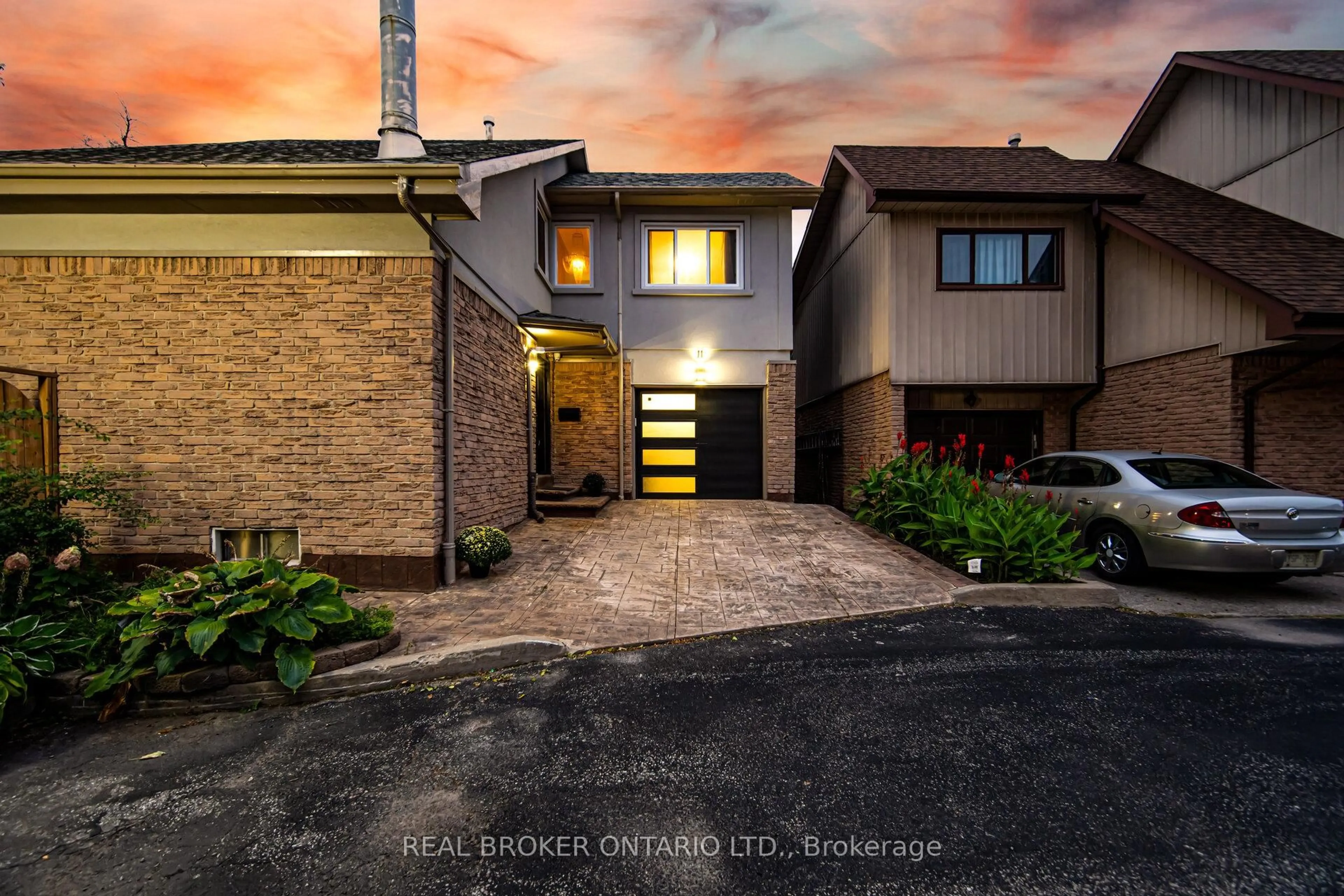 Unknown for 11 Pierpont Pl, Mississauga Ontario L5N 5V1