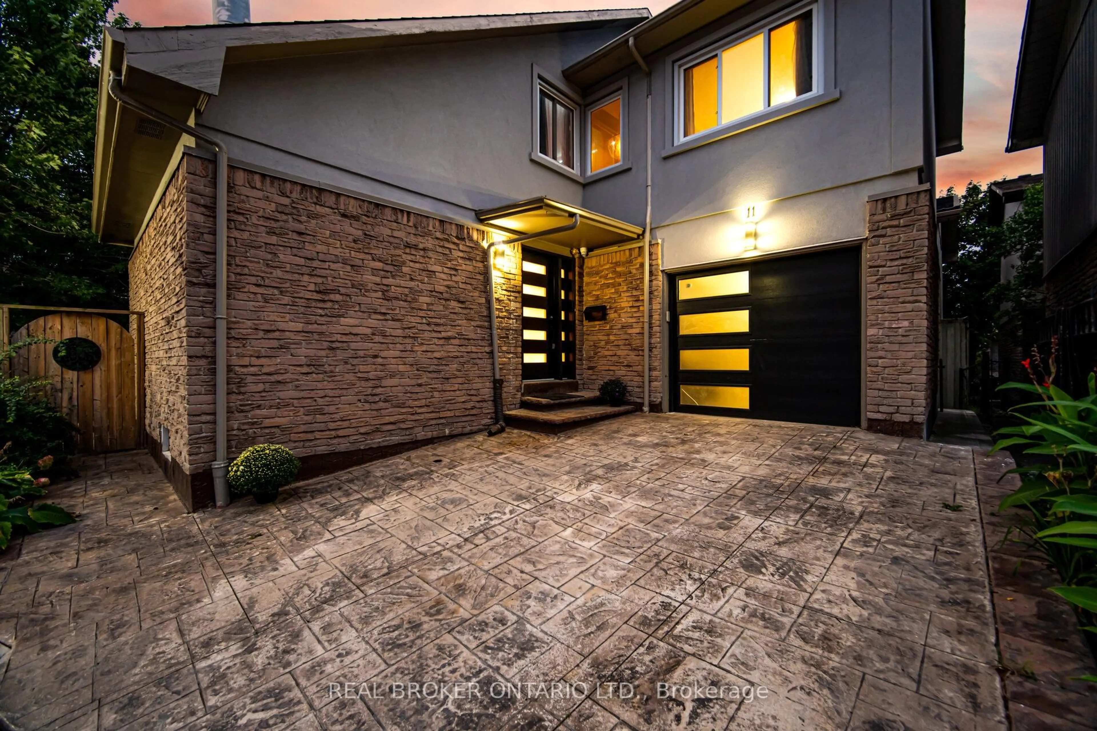 Home with brick exterior material, street for 11 Pierpont Pl, Mississauga Ontario L5N 5V1