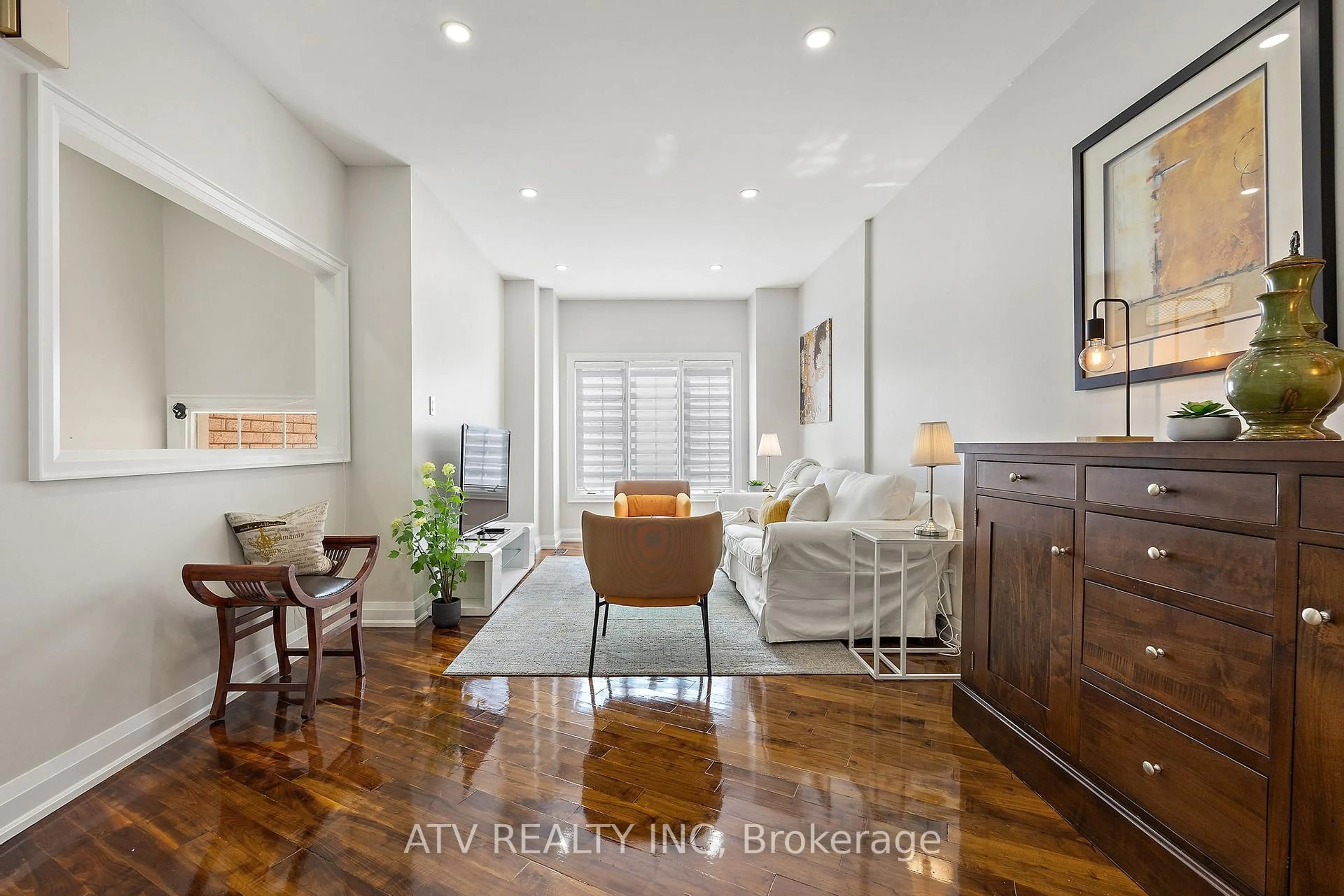 Indoor entryway for 6 Bluewater Crt, Toronto Ontario M8V 4A8