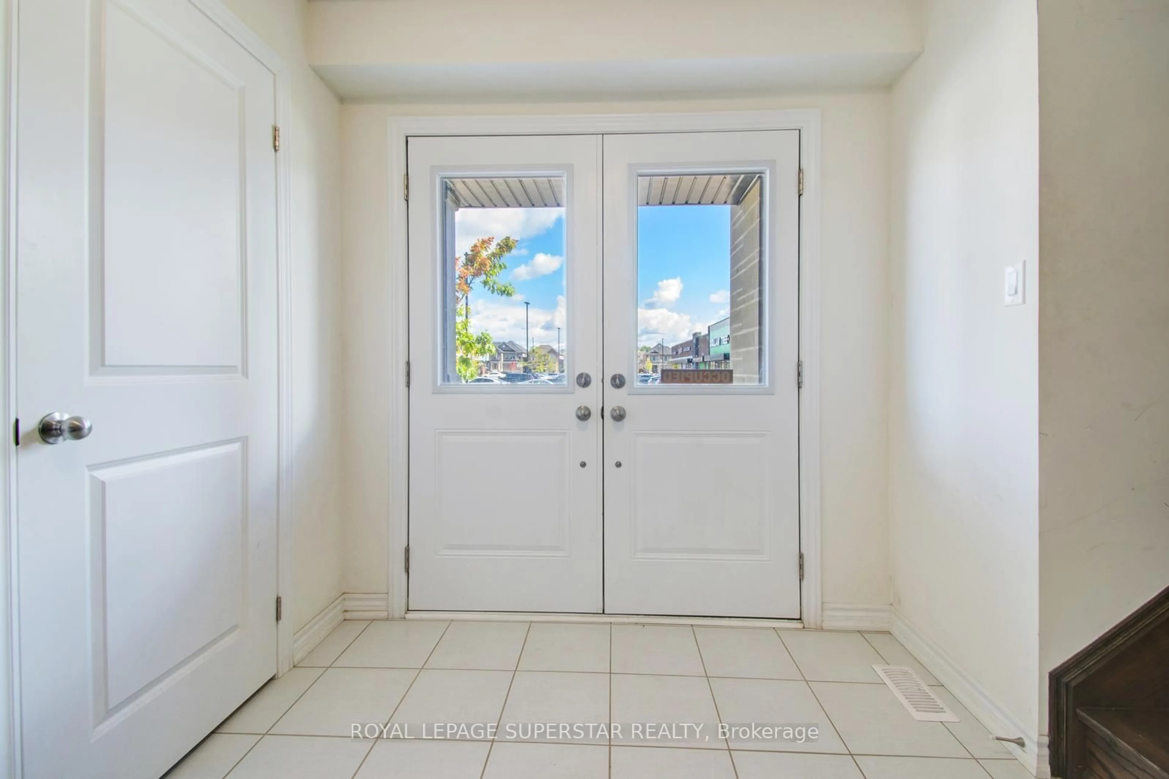Indoor entryway for 98 DONALD FICHT Cres, Brampton Ontario L7A 5H8