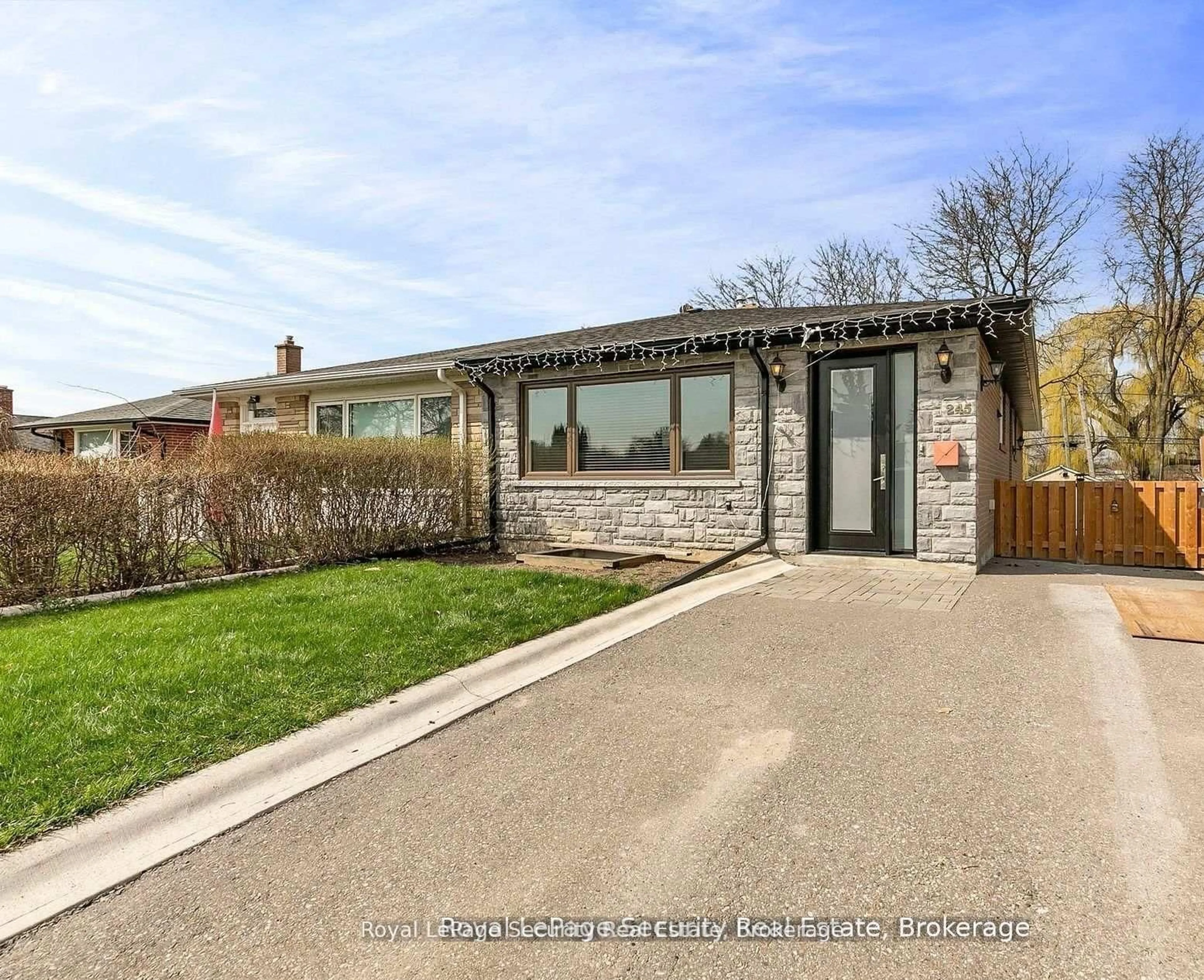 Home with brick exterior material, street for 245 Avondale Blvd, Brampton Ontario L6T 1J3