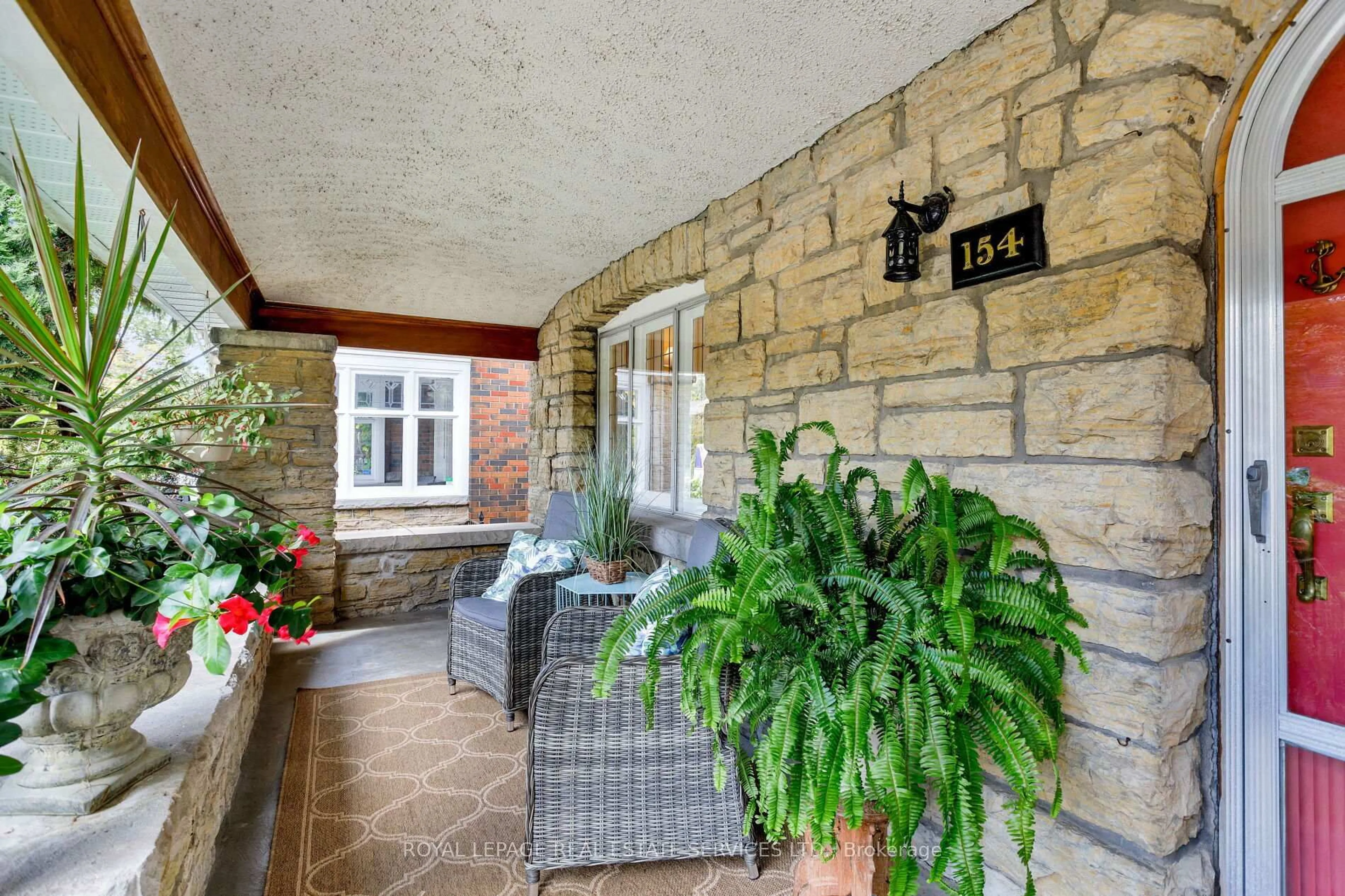 Patio, street for 154 Humbercrest Blvd, Toronto Ontario M6S 4L3