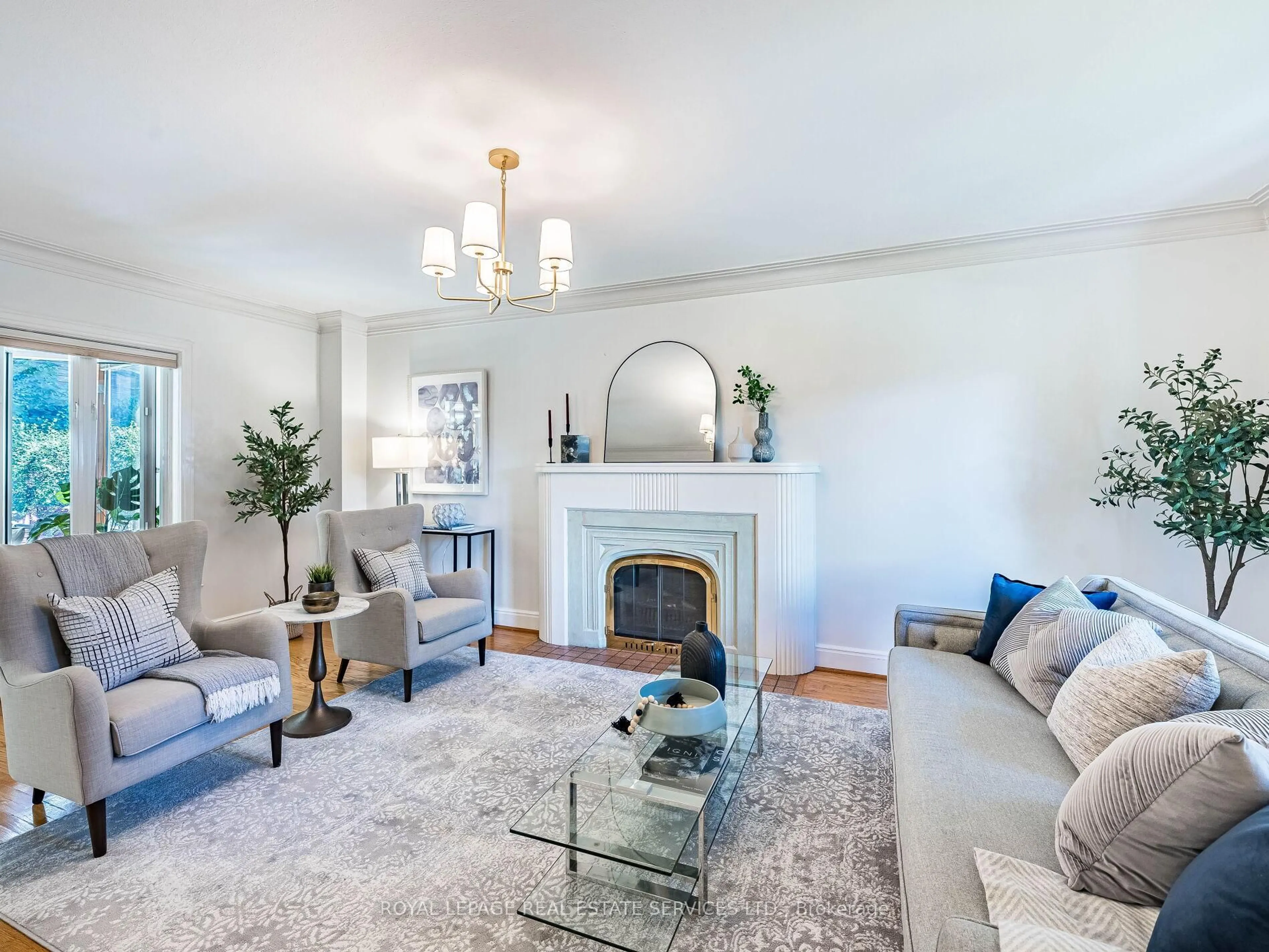 Living room with furniture, unknown for 47 Riverview Gdns, Toronto Ontario M6S 4E6