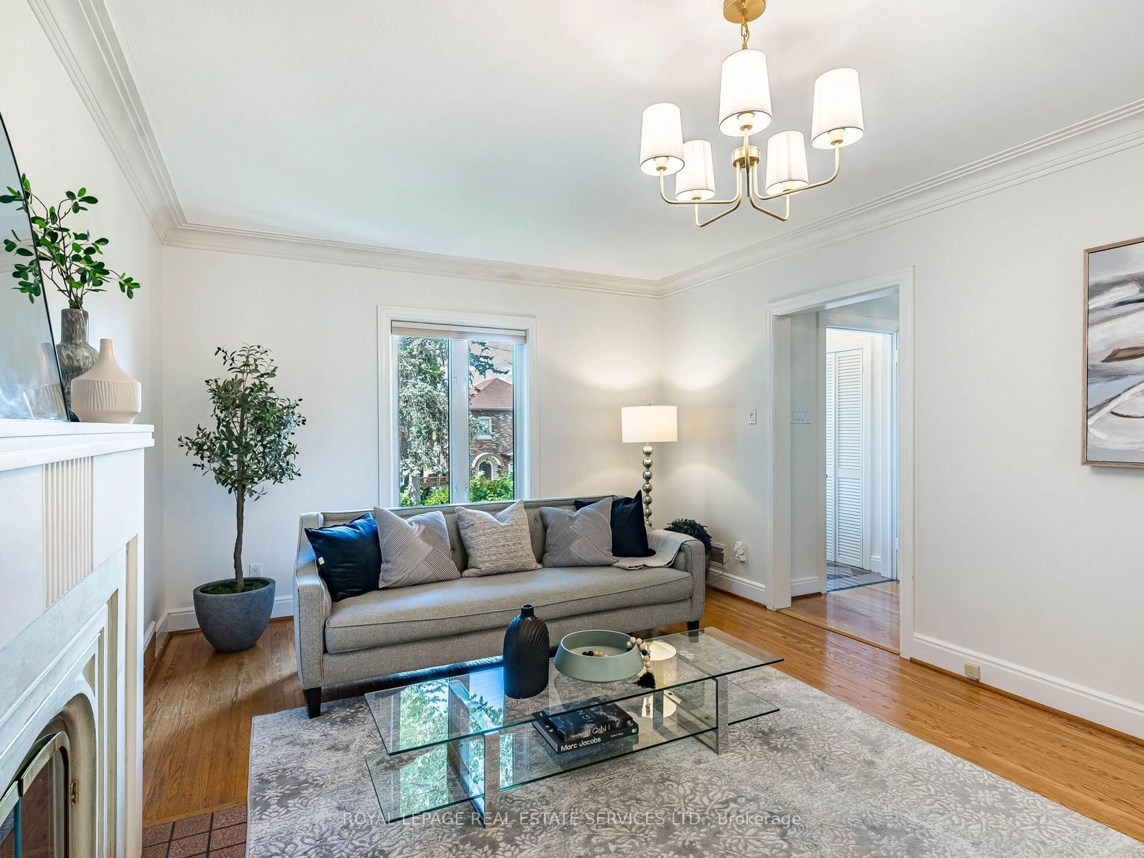 Living room with furniture, unknown for 47 Riverview Gdns, Toronto Ontario M6S 4E6