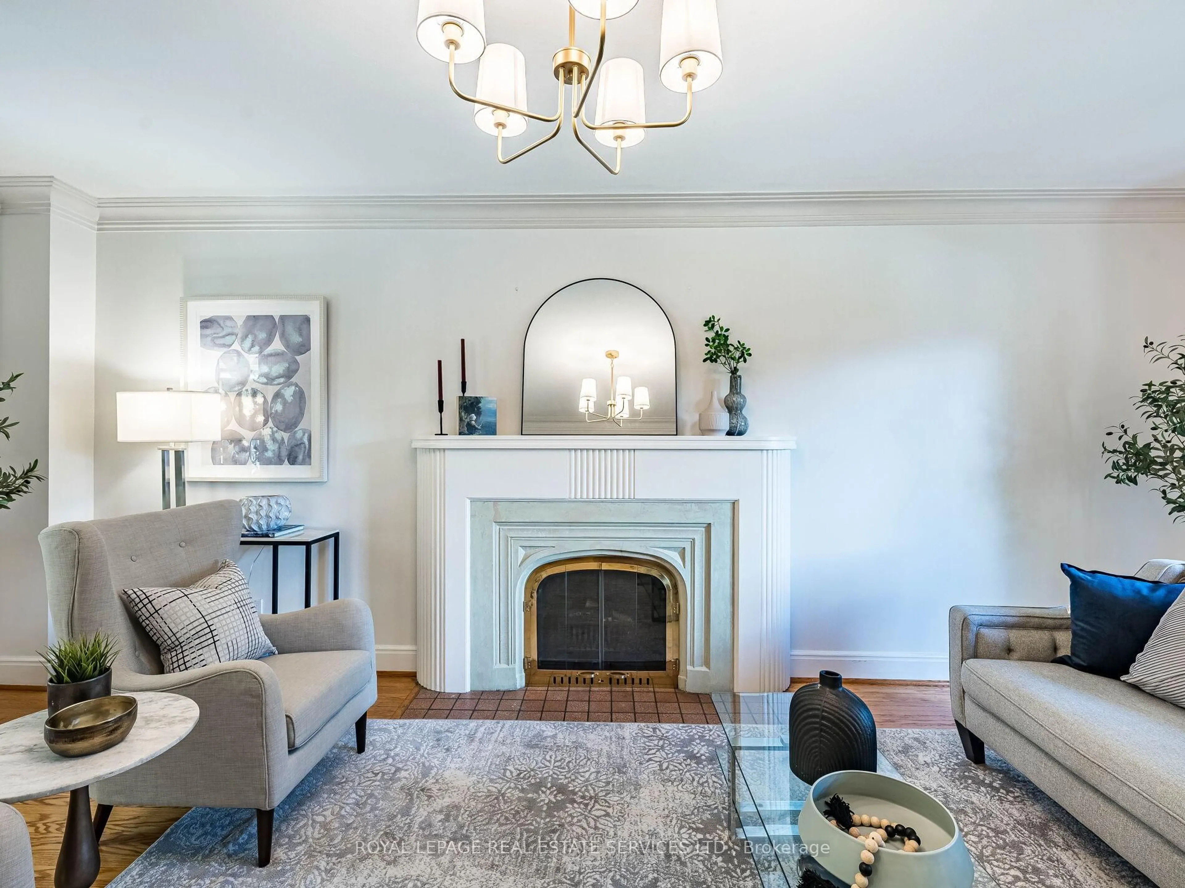 Living room with furniture, unknown for 47 Riverview Gdns, Toronto Ontario M6S 4E6