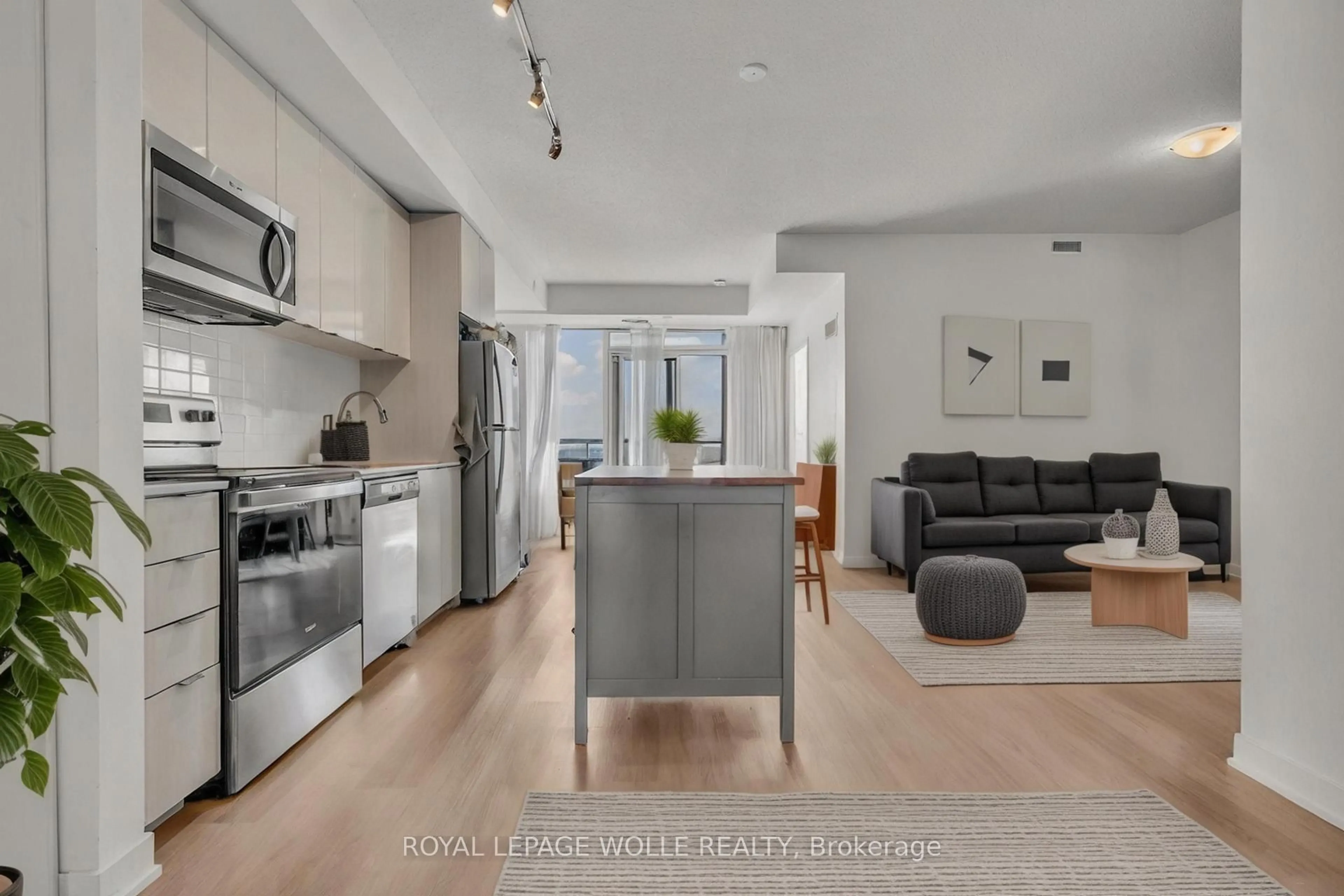 Open concept kitchen, unknown for 859 The Queensway, Toronto Ontario M8Z 1N8