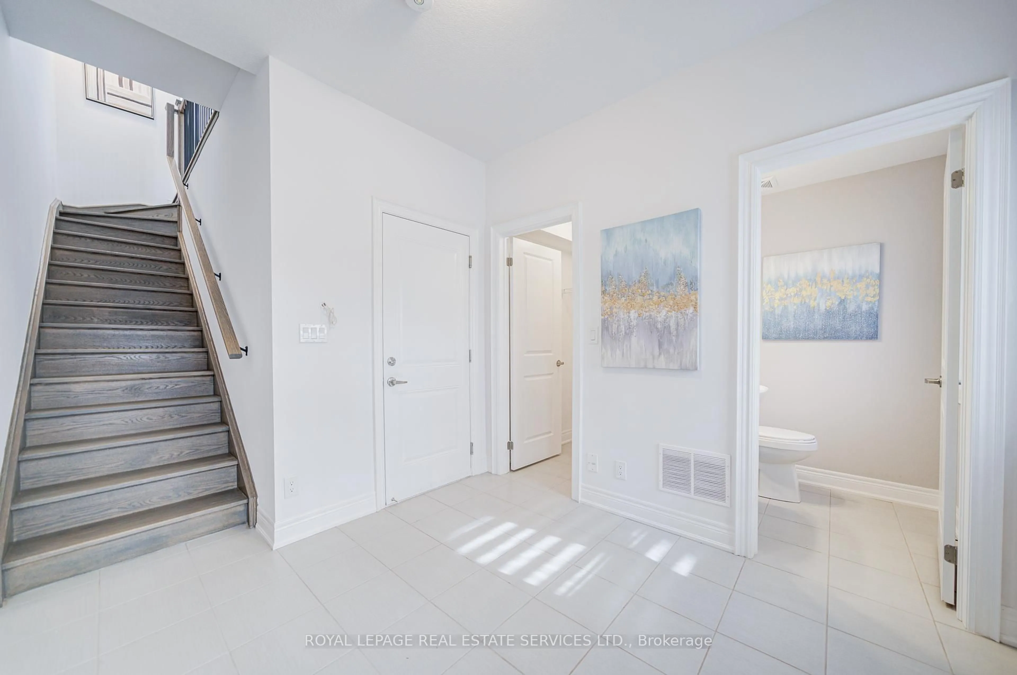 Indoor entryway for 270 Melody Common ##23, Oakville Ontario L6H 8A5