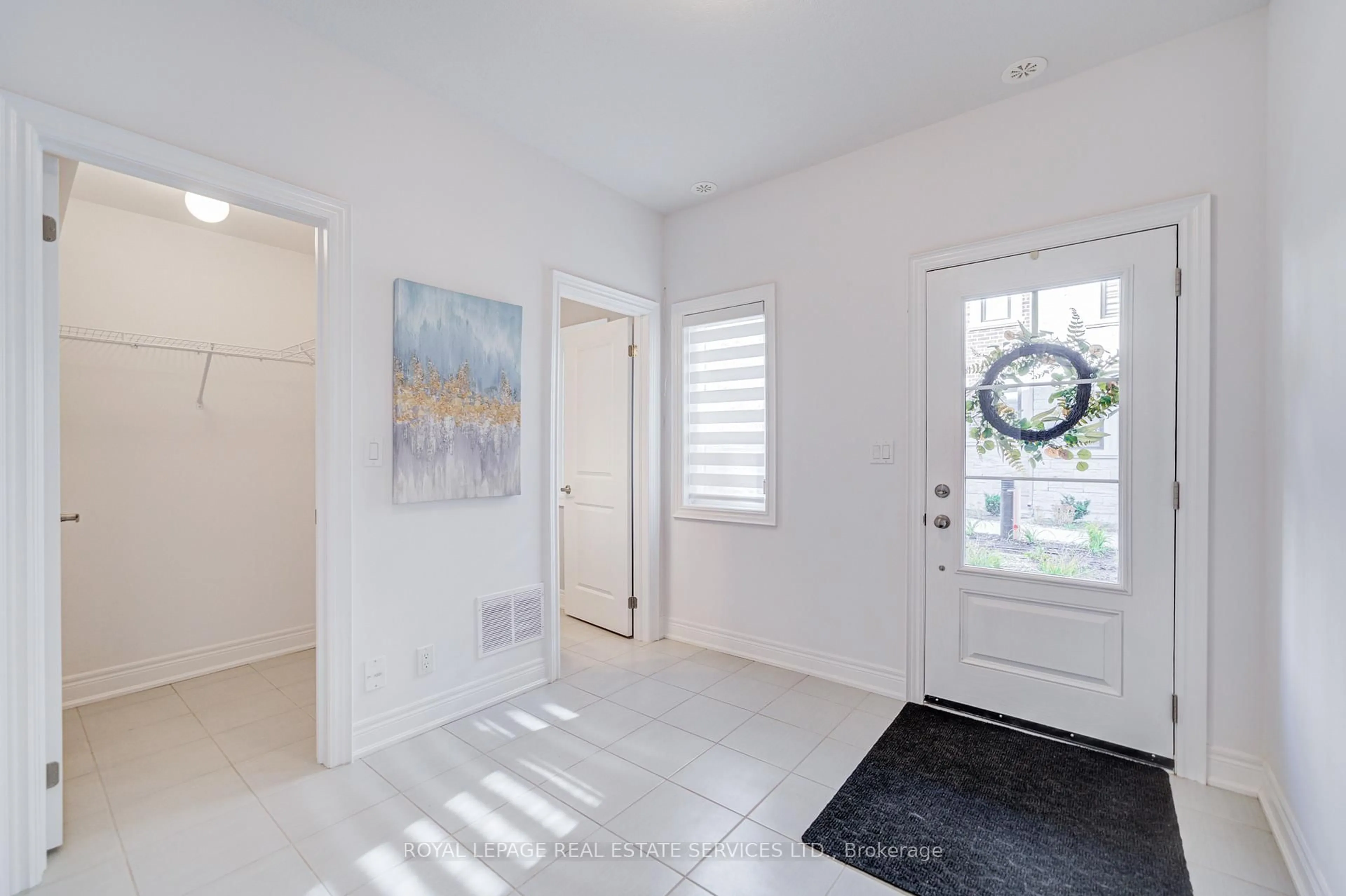 Indoor entryway for 270 Melody Common ##23, Oakville Ontario L6H 8A5