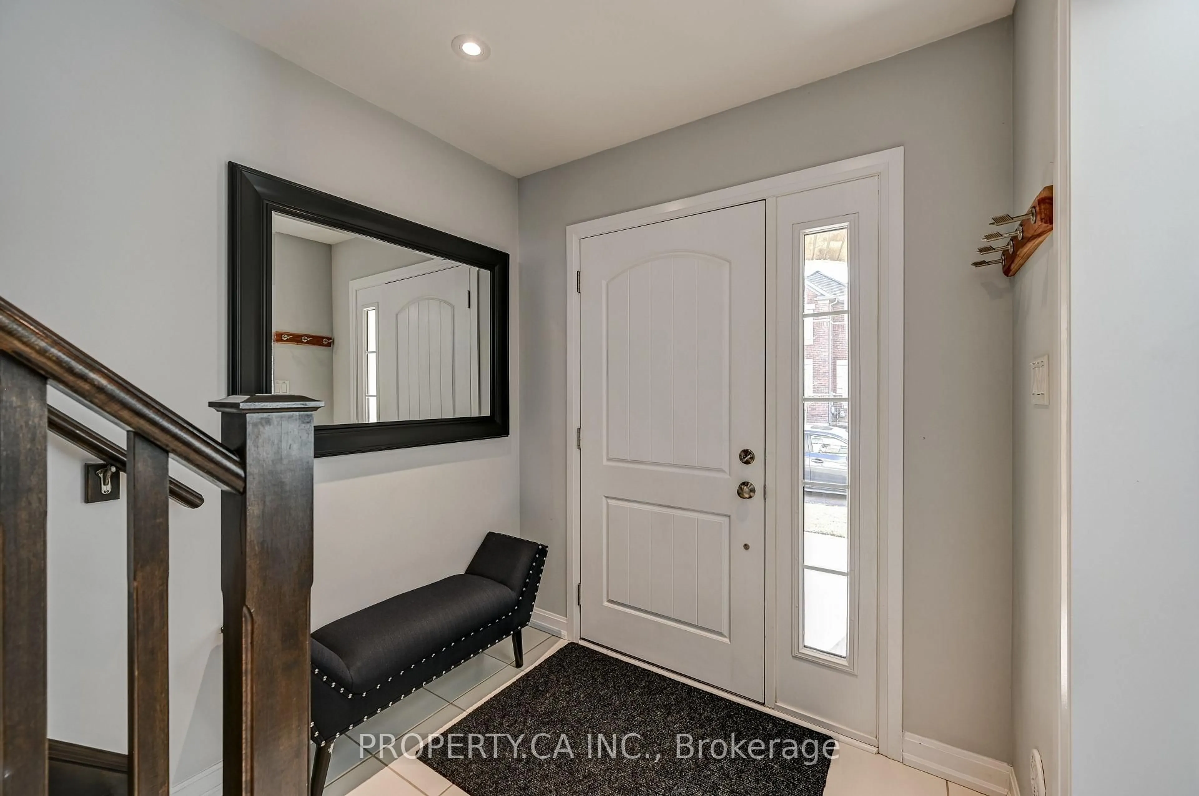 Indoor entryway for 421 Switchgrass St, Oakville Ontario L6M 0Z2