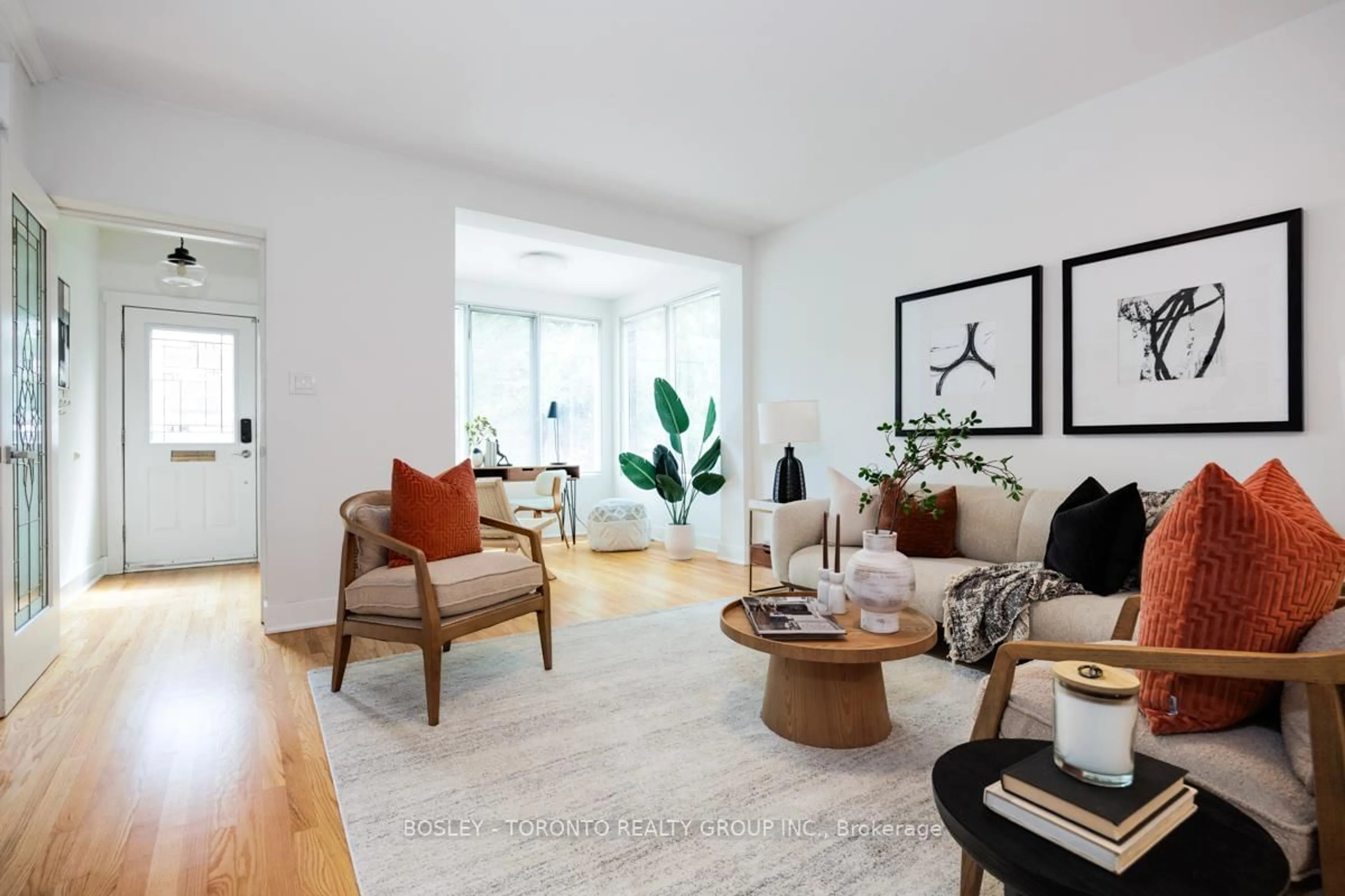 Living room with furniture, unknown for 84 Geoffrey St, Toronto Ontario M6R 1P3