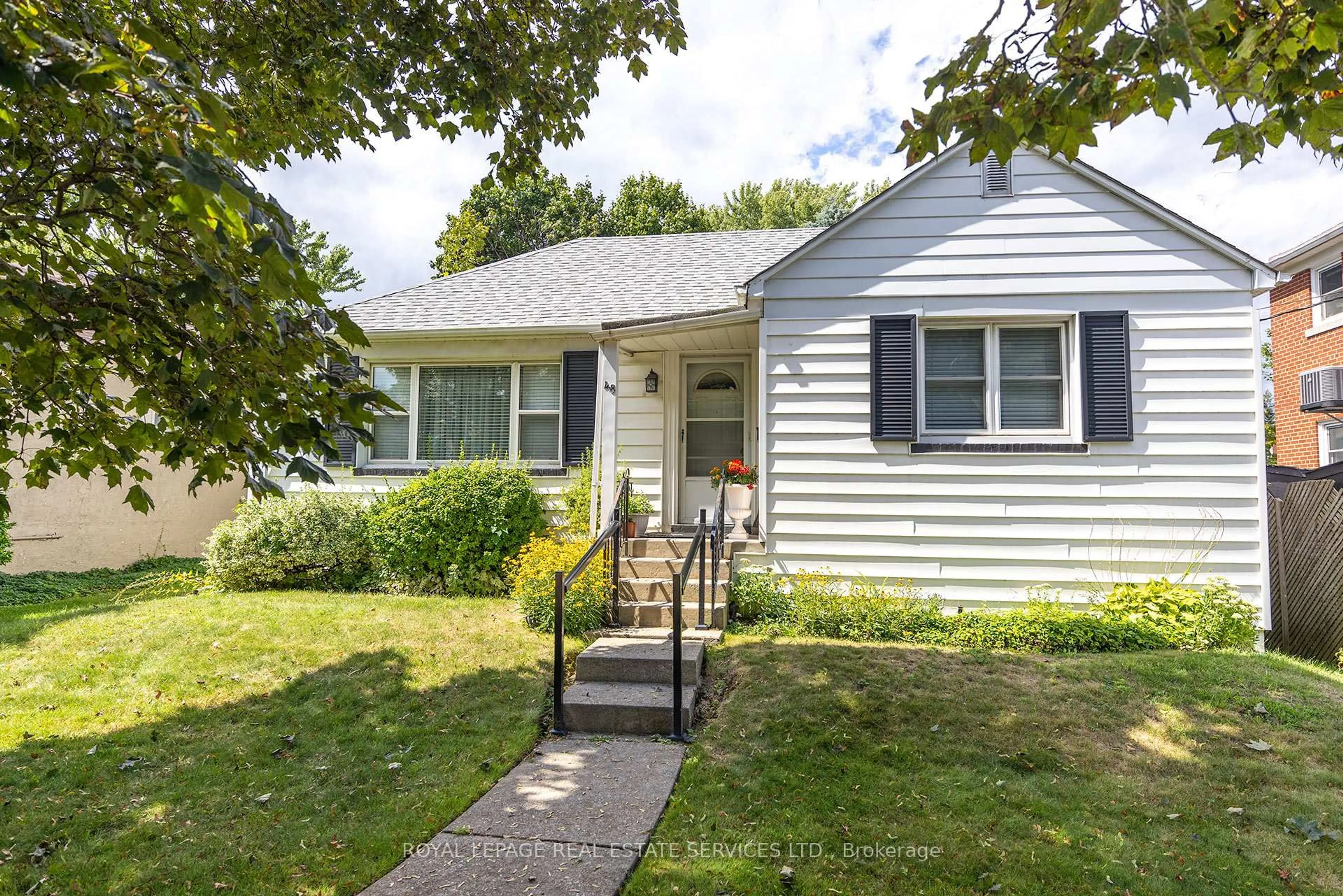 Home with vinyl exterior material, street for 48 Minnewawa Rd, Mississauga Ontario L5G 1C5