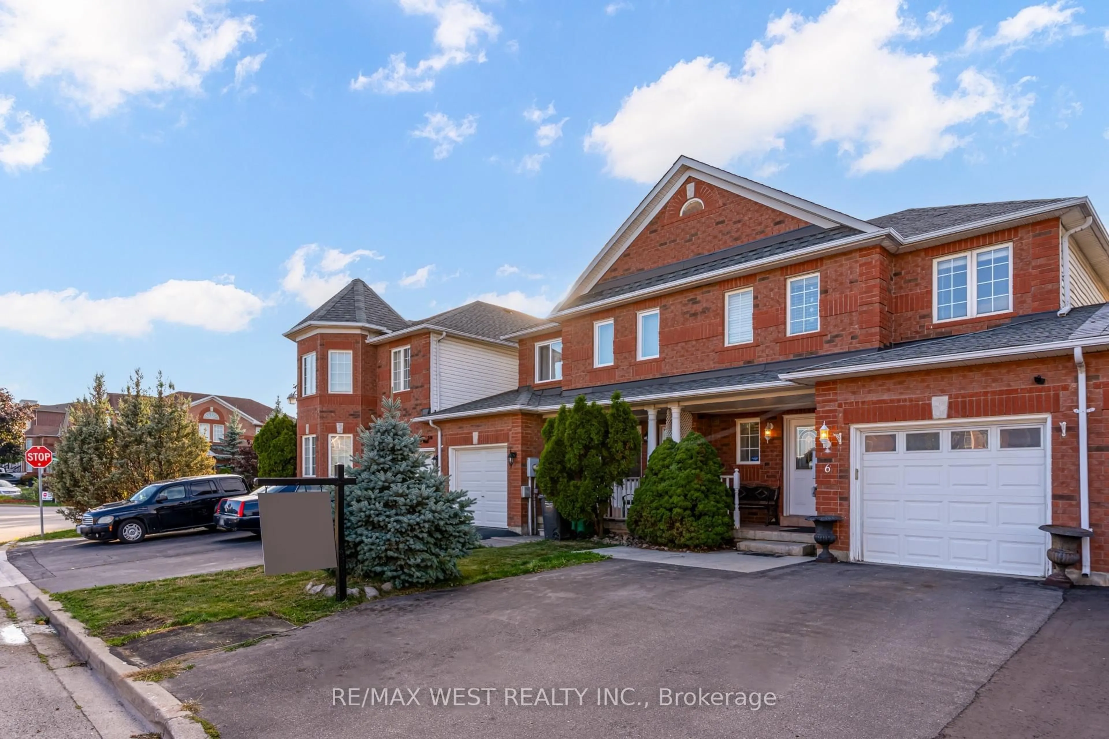 A pic from outside/outdoor area/front of a property/back of a property/a pic from drone, street for 6 McCreary Tr, Caledon Ontario L7E 2C8