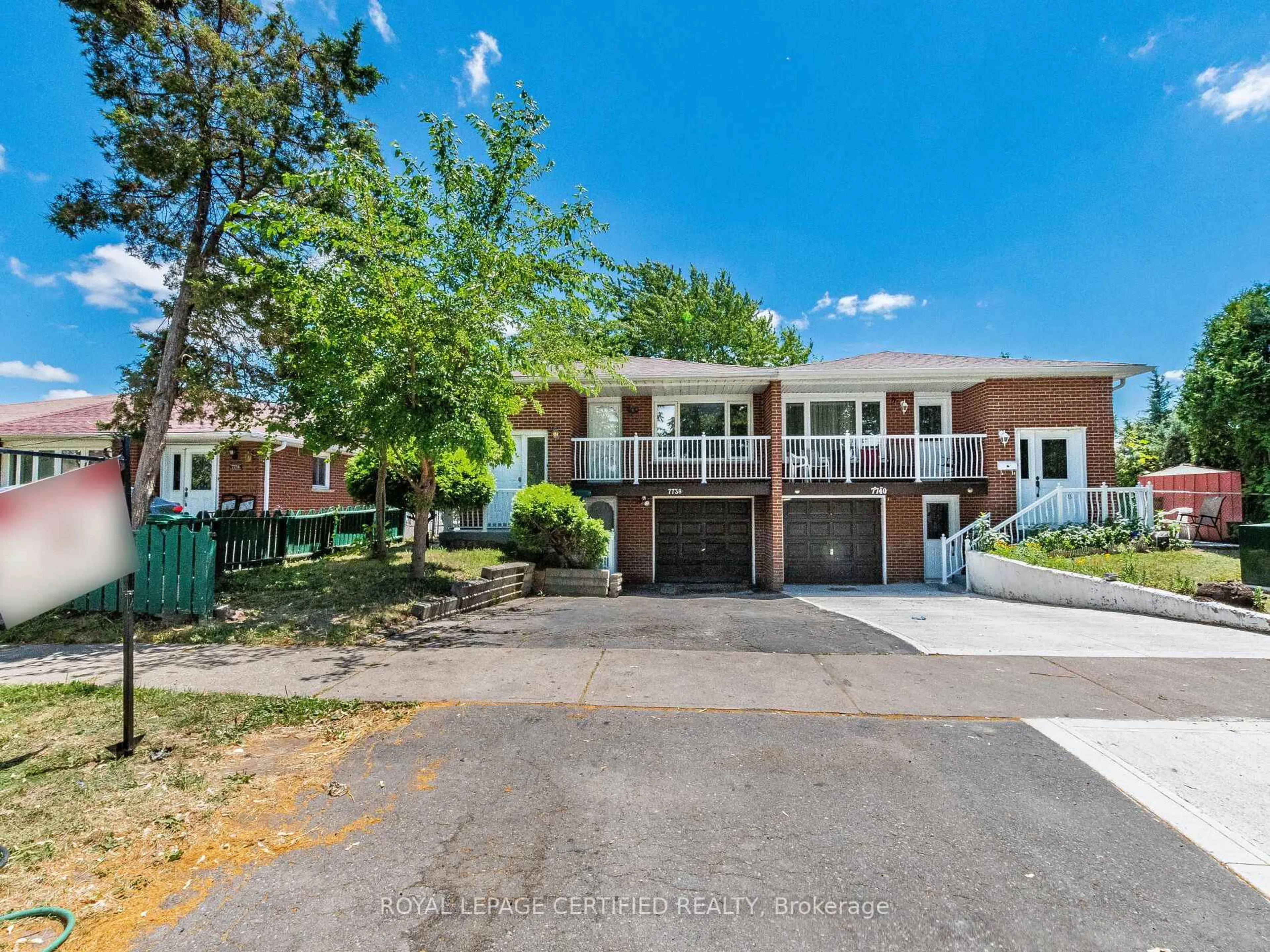 A pic from outside/outdoor area/front of a property/back of a property/a pic from drone, street for 7738 Kittridge Dr, Mississauga Ontario L4T 3J6